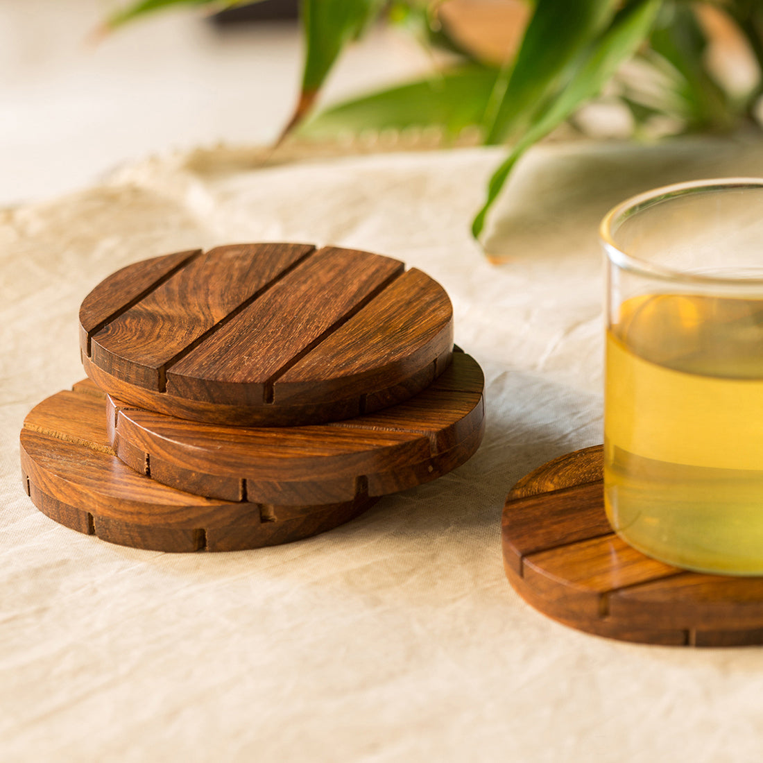 EXCLUSIVELANE 'Wood-rounds' Handcrafted Coasters In Sheesham Wood (Set Of 4)