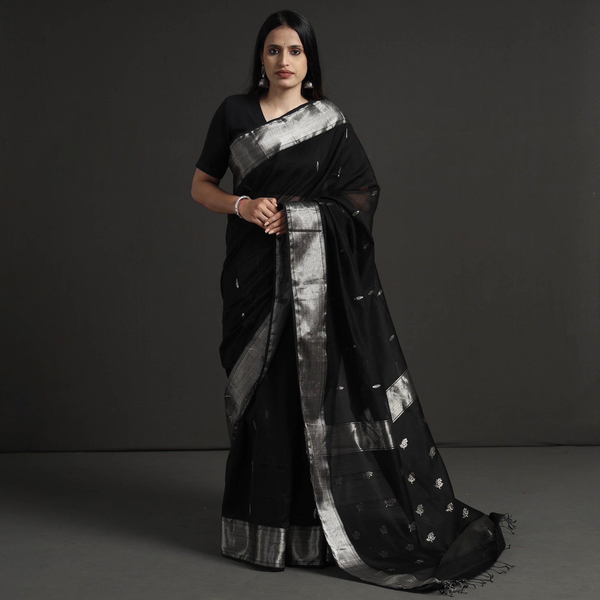 ITOKRI CRAFTS INITIATIVE Black - Traditional Handloom Zari Buta Maheshwari Silk Cotton Saree
