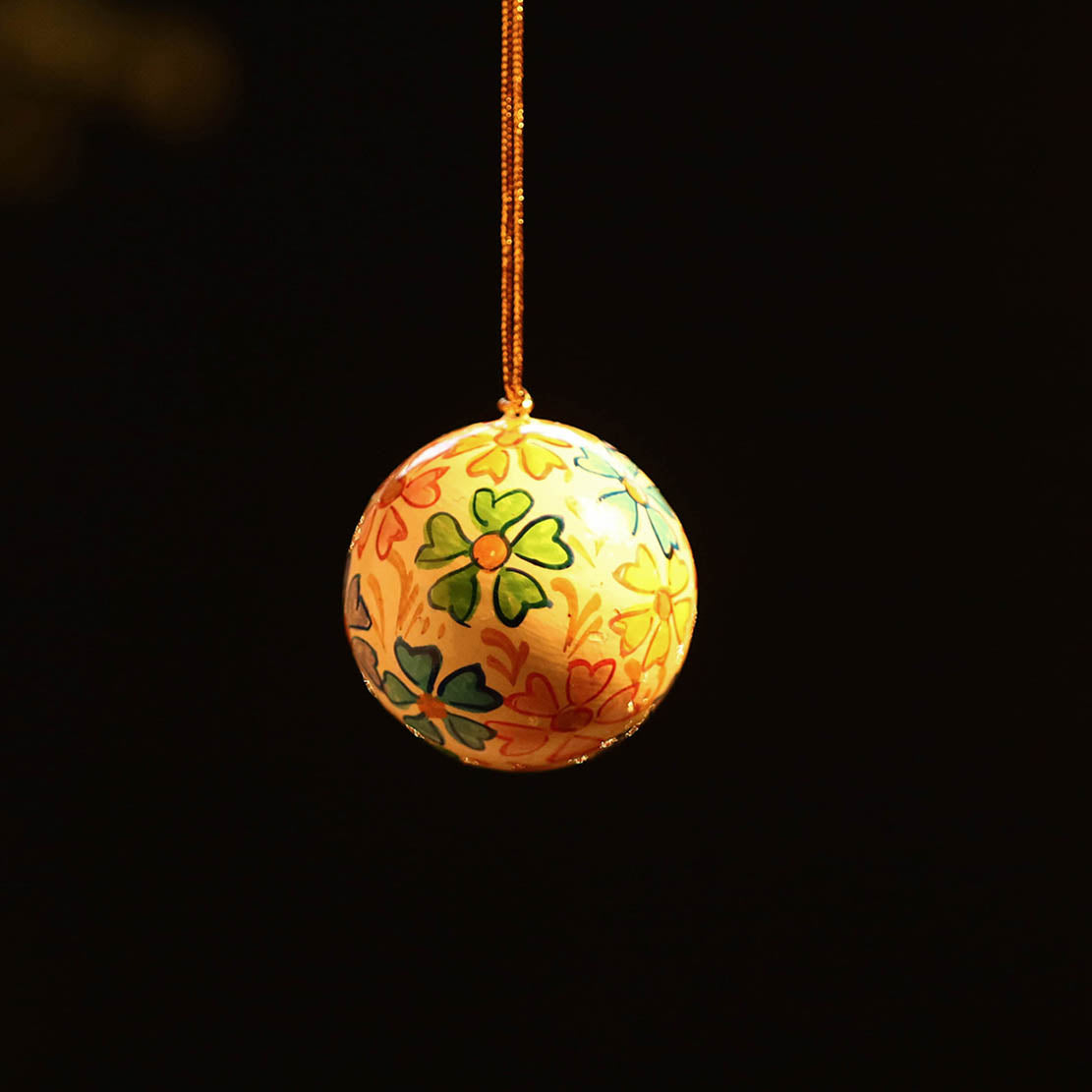 ZAHID HUSSAIN BHAT Ball - Kashmir Handpainted Christmas Decor Ornament - view 2
