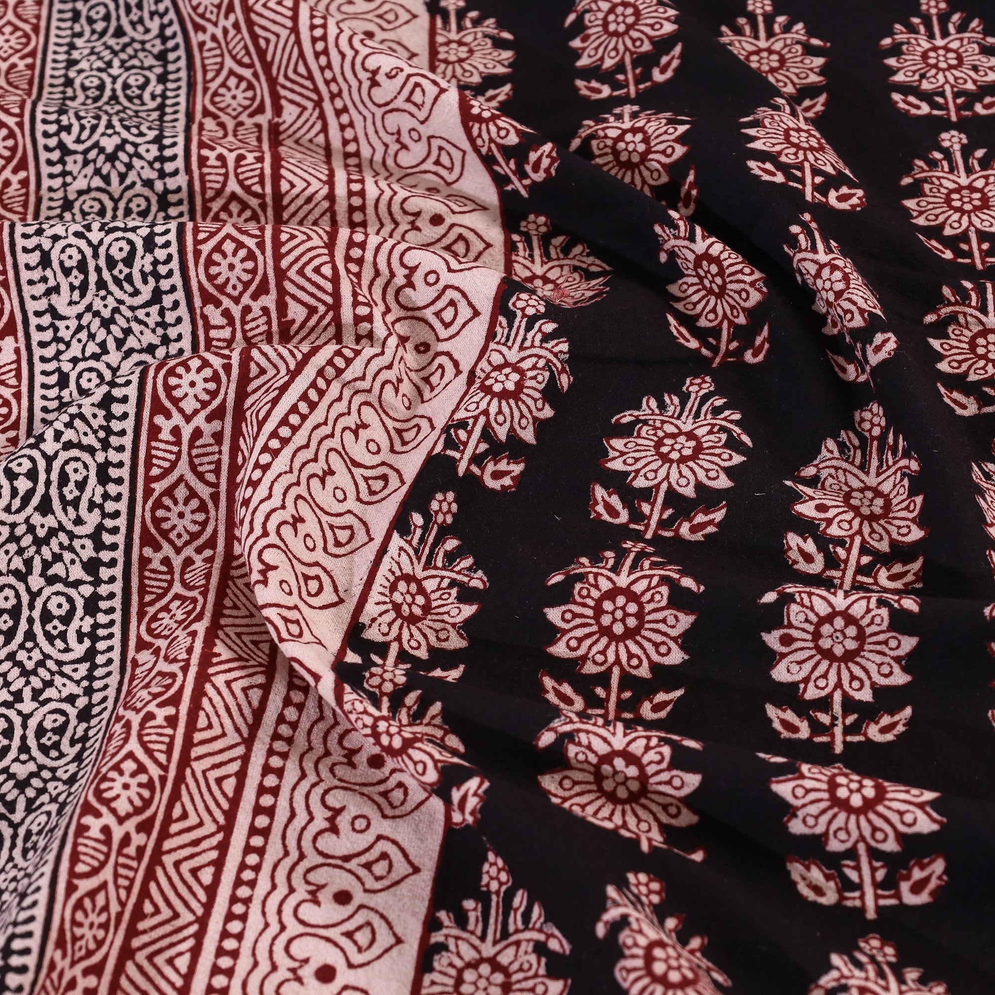 BAGH PRINTS BY ANSHAR FARUKH KHATRI Bagh Block Printed Cotton Double Bed Cover with Pillow Covers (112 x 92 in) - view 5