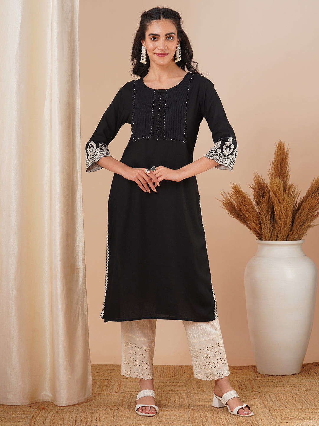FASHOR Solid Ethnic Embroidered Straight Fit Kurta - Black - view 3