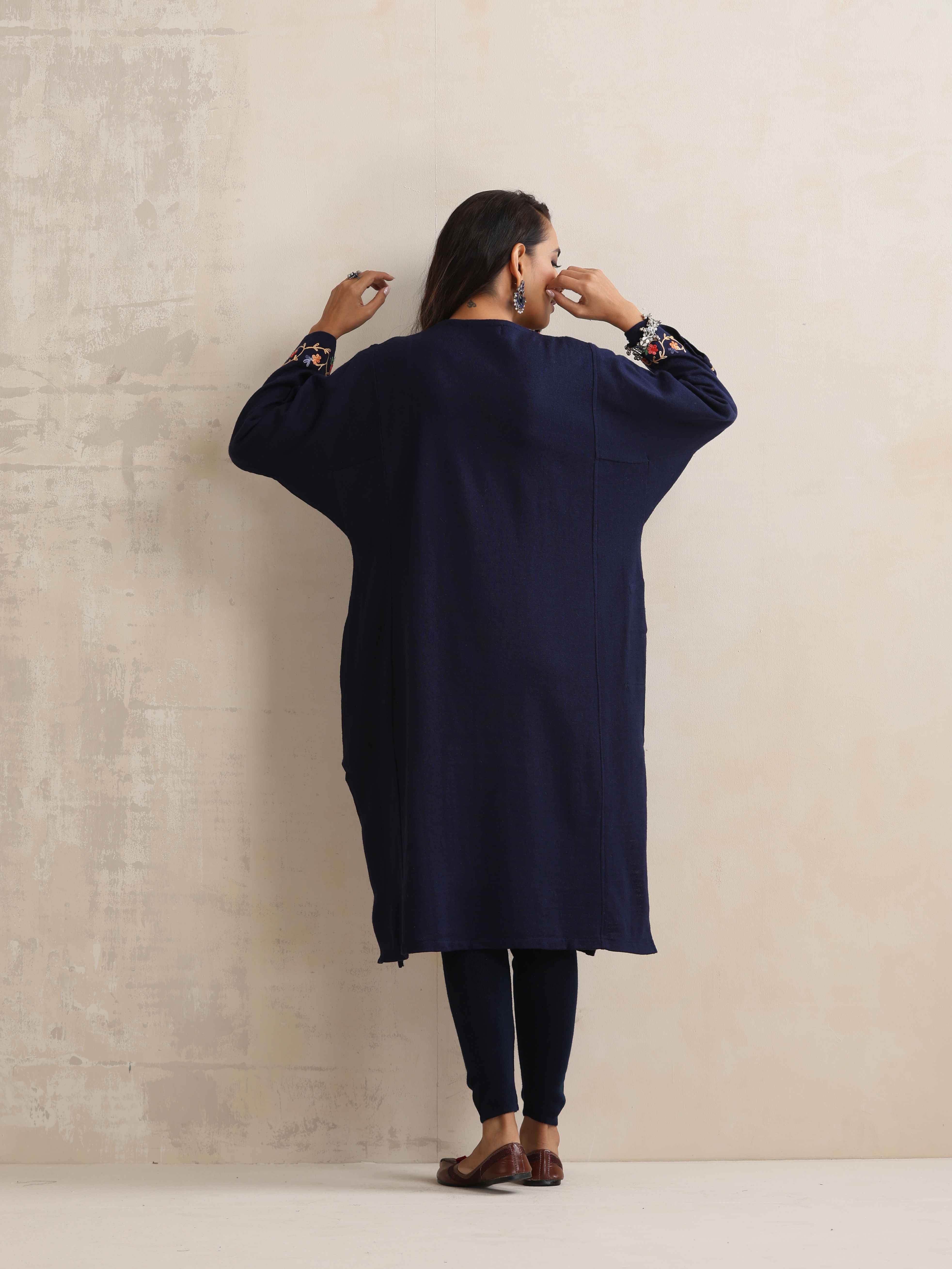 trueBrowns Blue Kashmiri Floral Embroidered Woollen Phiran Kurta - view 10
