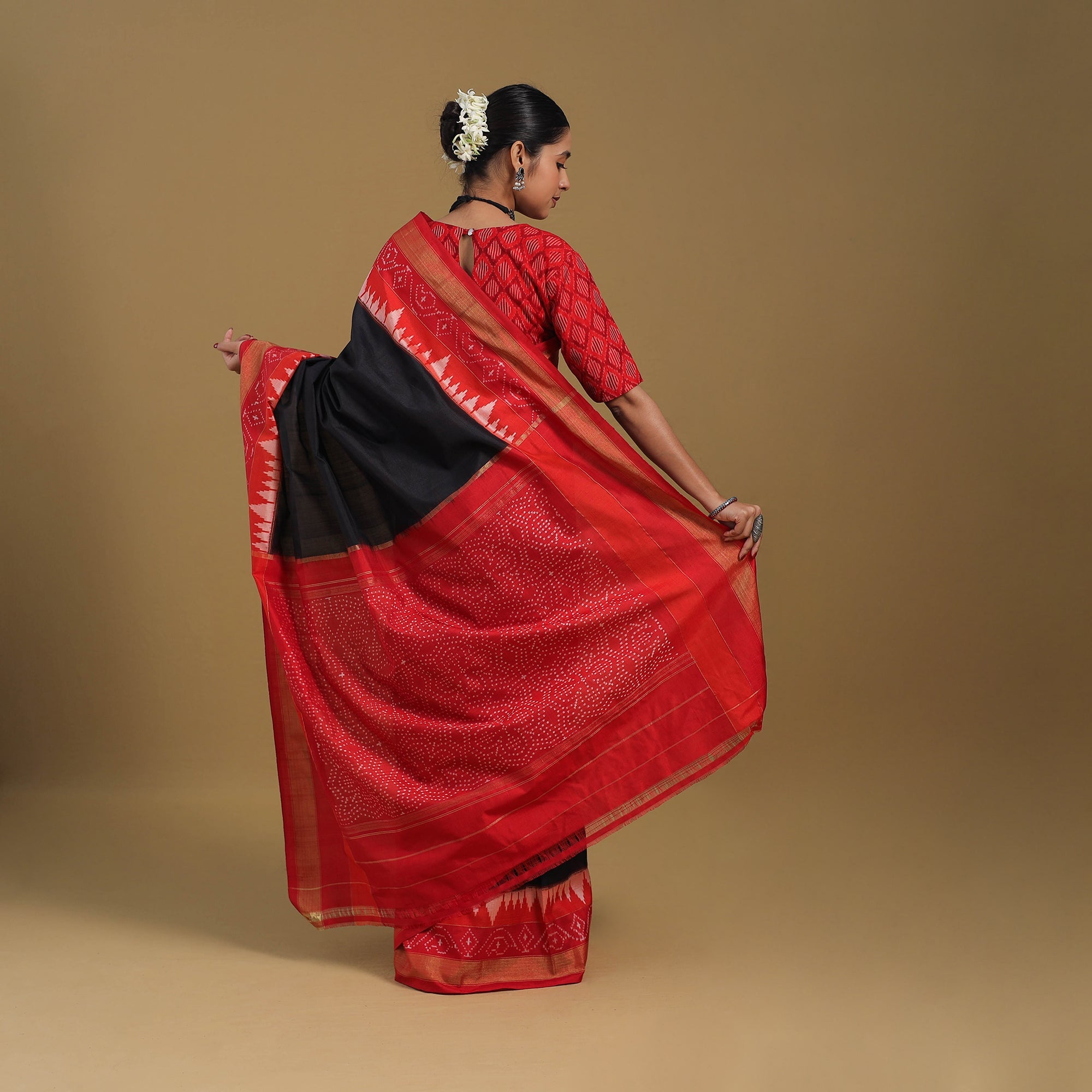 POCHAMPALLY IKAT WEAVES BY GOVARDHAN Black - Handspun Handloom Tussar Silk Pochampally Ikat Saree 03 - view 2