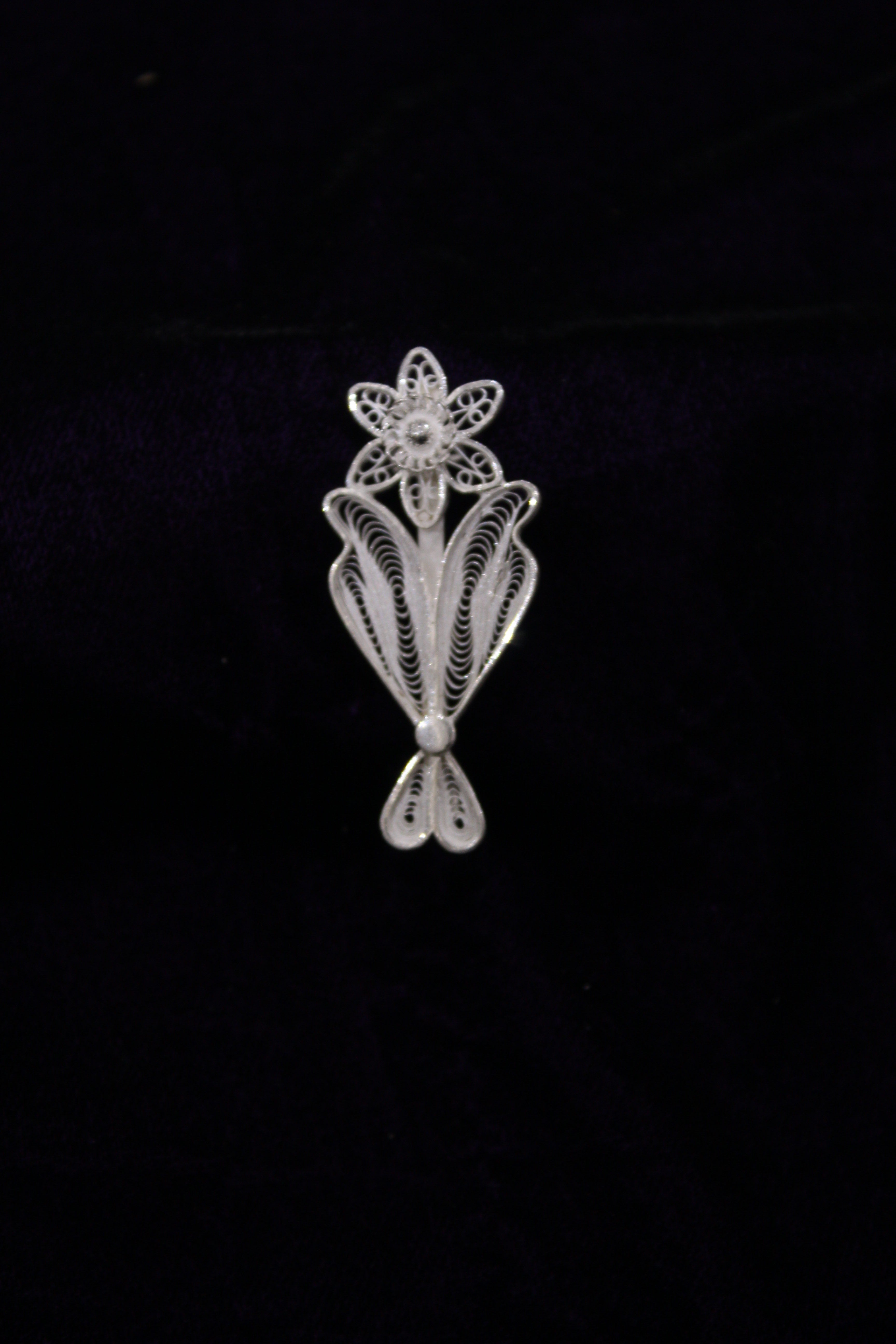 Indianvillez Flower Designer Silver Filigree Saree Pin - view 2