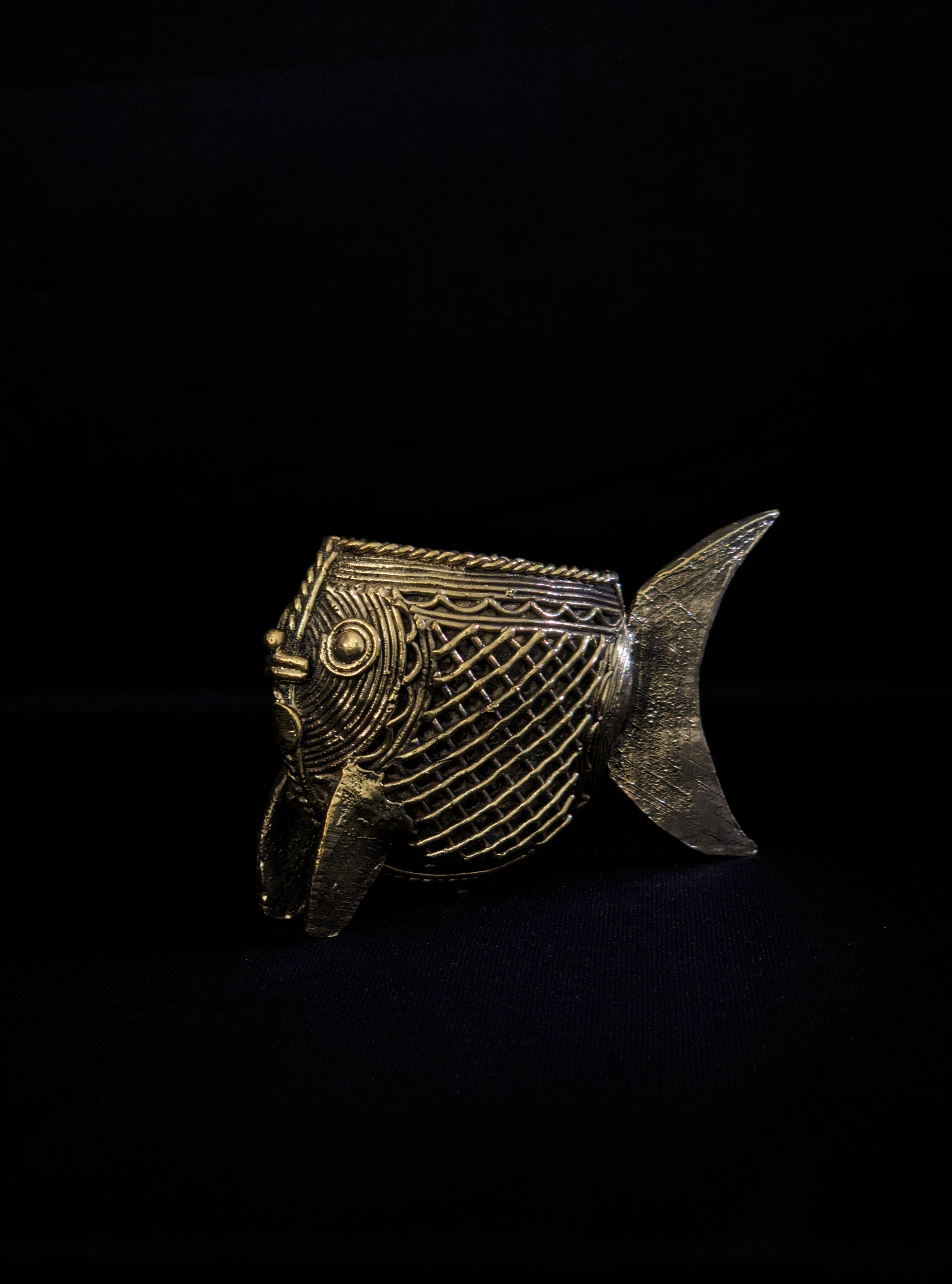 IndianVillèz Handmade Dhokra Net Fish Pen Stand - view 2
