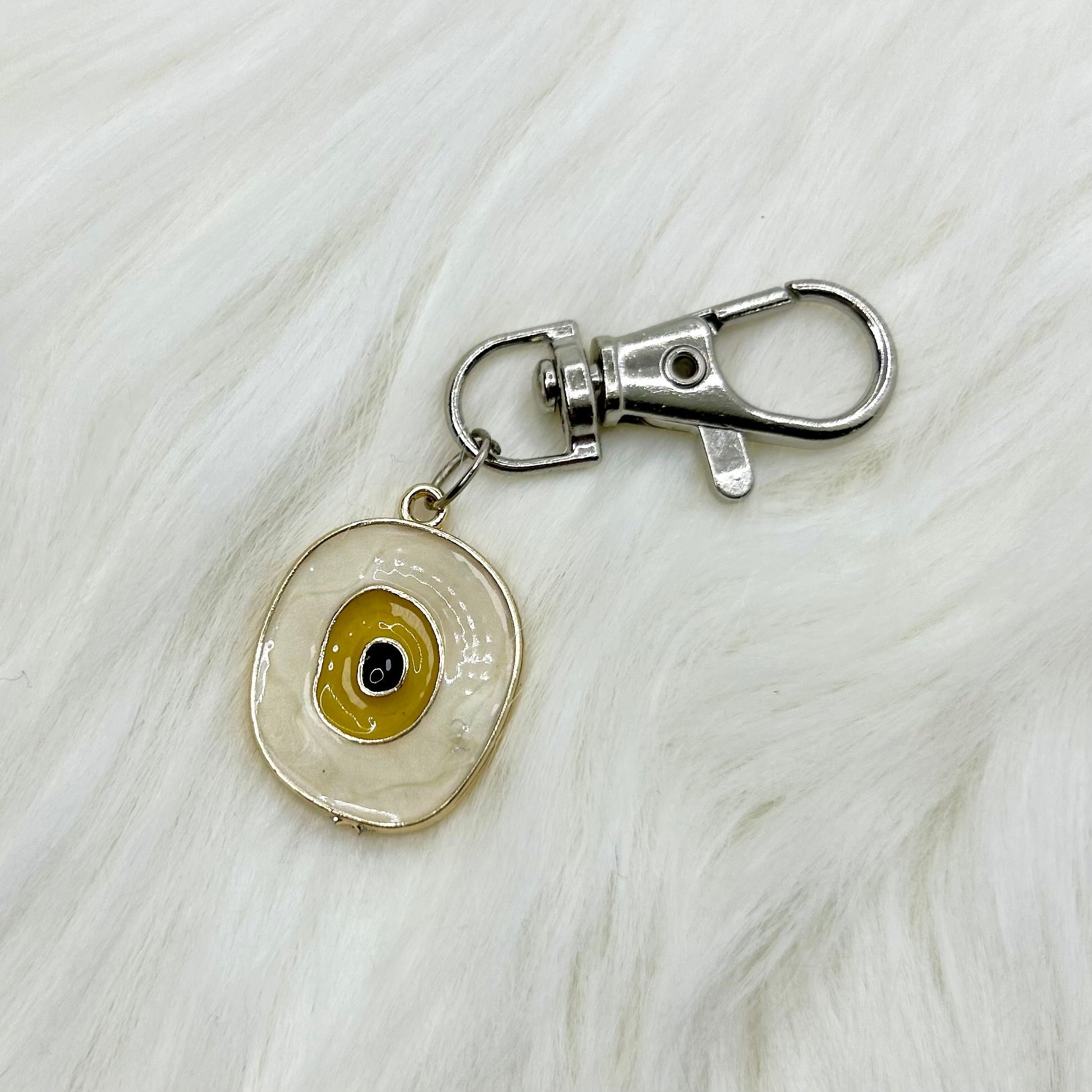 Casebasket Yellow-Eye Phone Charm - view 2