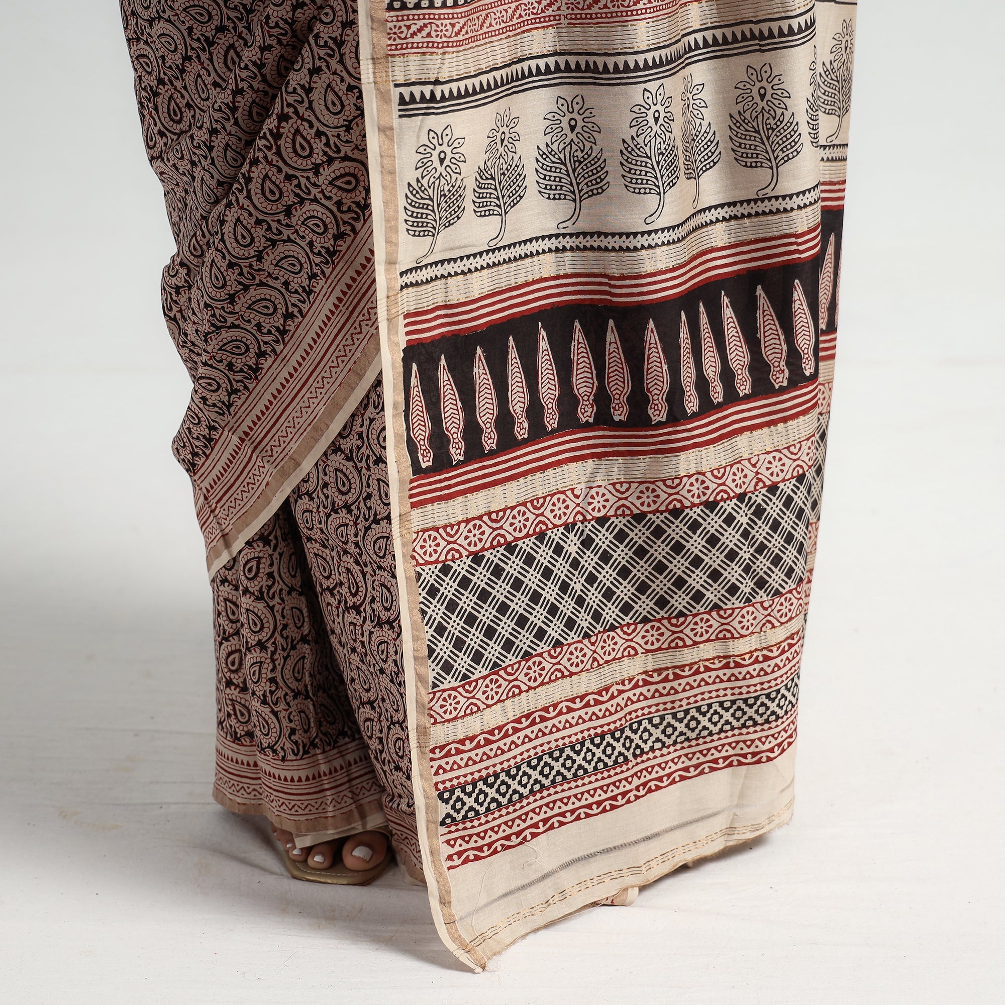 BAGH PRINTS BY MOHAMMED BILAL KHATRI Beige - Bagh Hand Block Printed Natural Dyed Chanderi Silk Saree - view 6