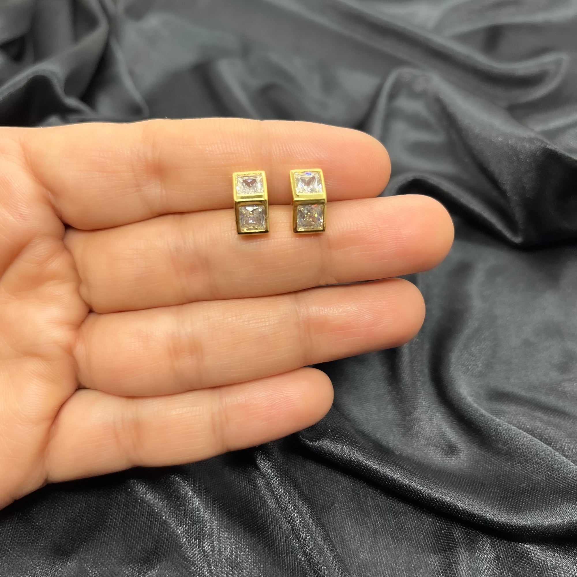 Branta Dazzling Diamond Studs Earrings - view 3