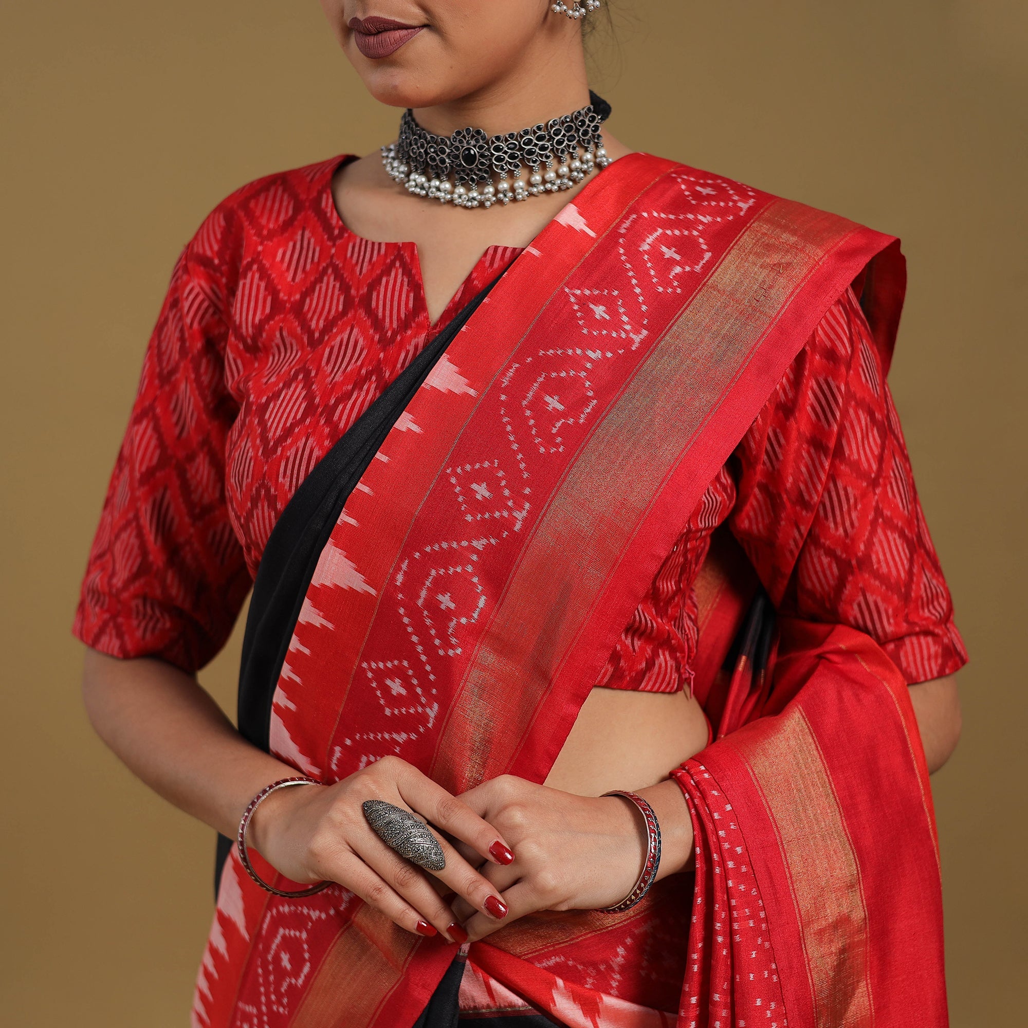 POCHAMPALLY IKAT WEAVES BY GOVARDHAN Black - Handspun Handloom Tussar Silk Pochampally Ikat Saree 03 - view 5