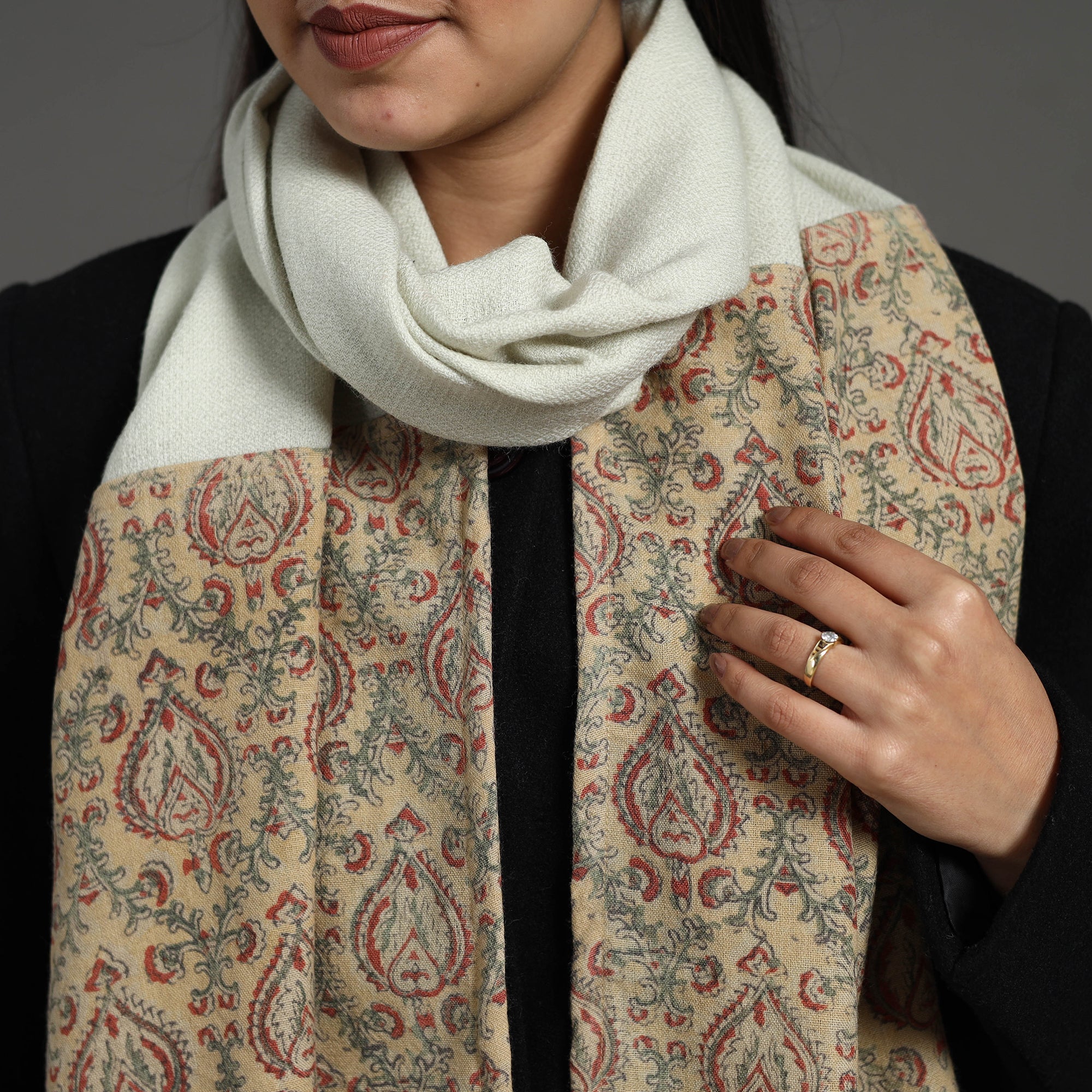 STOLES & SCARVES Beige - Handcrafted Patchwork Woollen Stole 05 - view 3