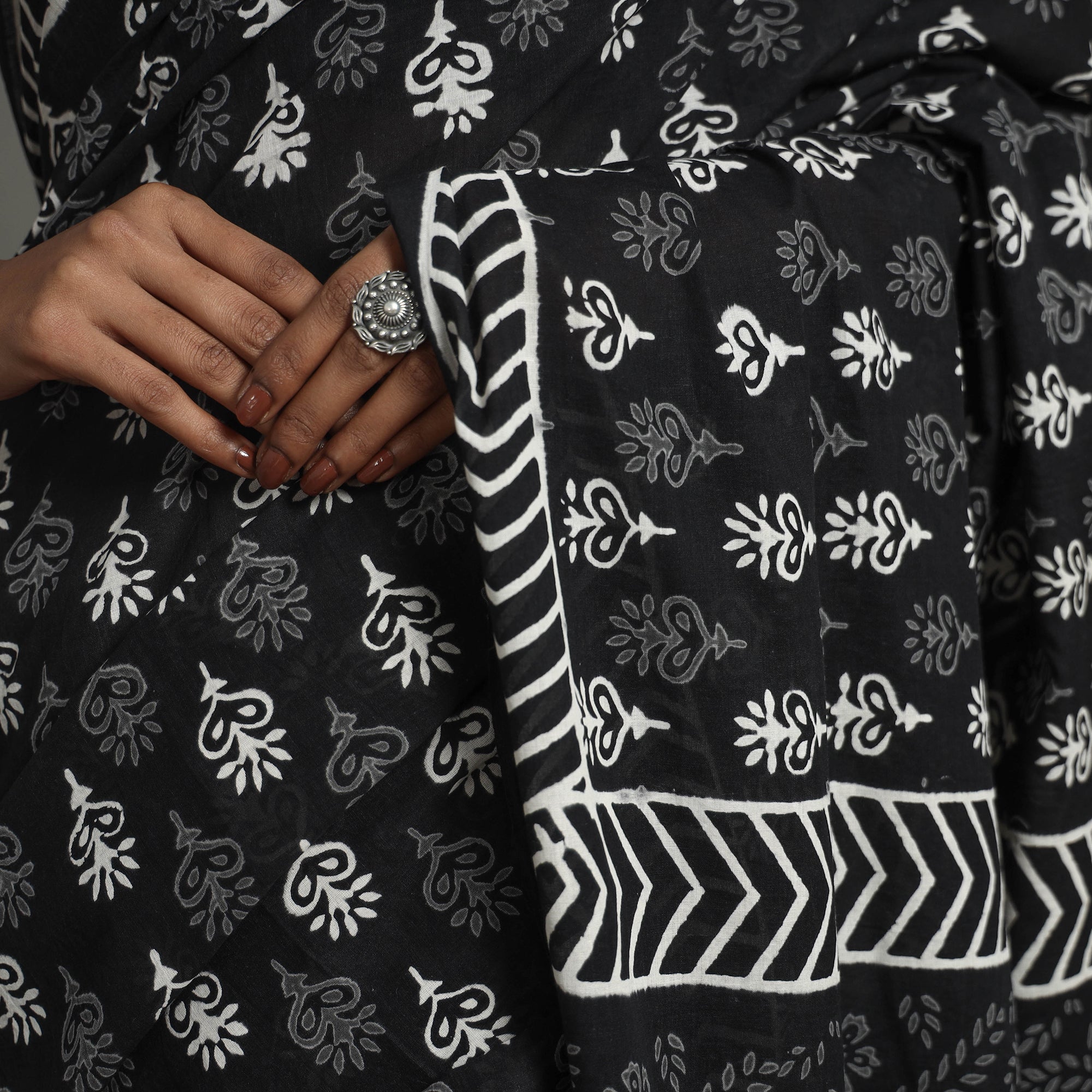 ITOKRI CRAFTS INITIATIVE Black - Natural Dyed Cotton Bagru Print Saree 16 - view 4