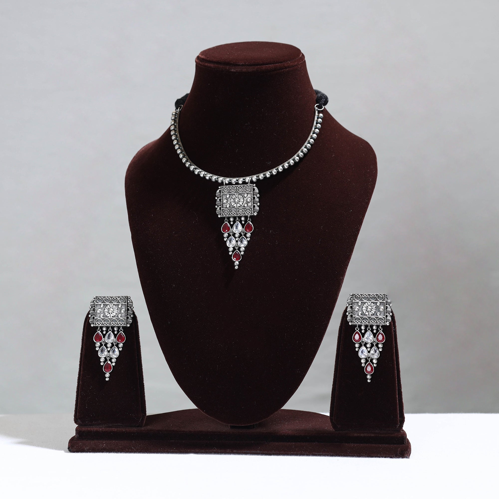 WHITE RIVER STORIES Antique Silver Finish Oxidised Brass Base Stone Work Necklace Set
