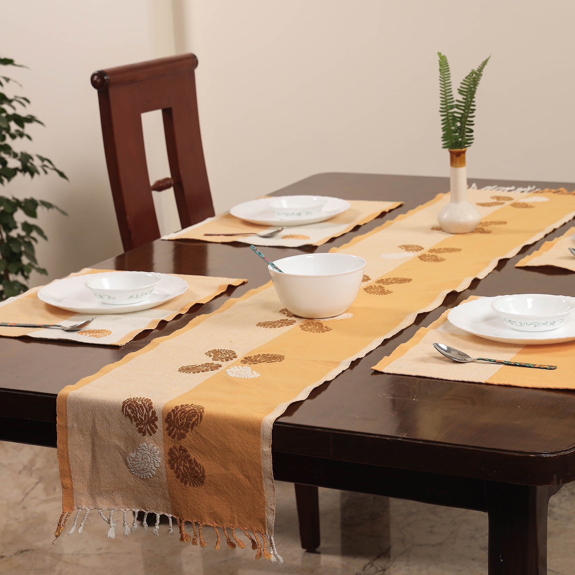 ANTARAN - CRAFTS OF INDIA Beige - Assam Weave Dining Table Runner & Set of 4 Placemats in Handloom Cotton
