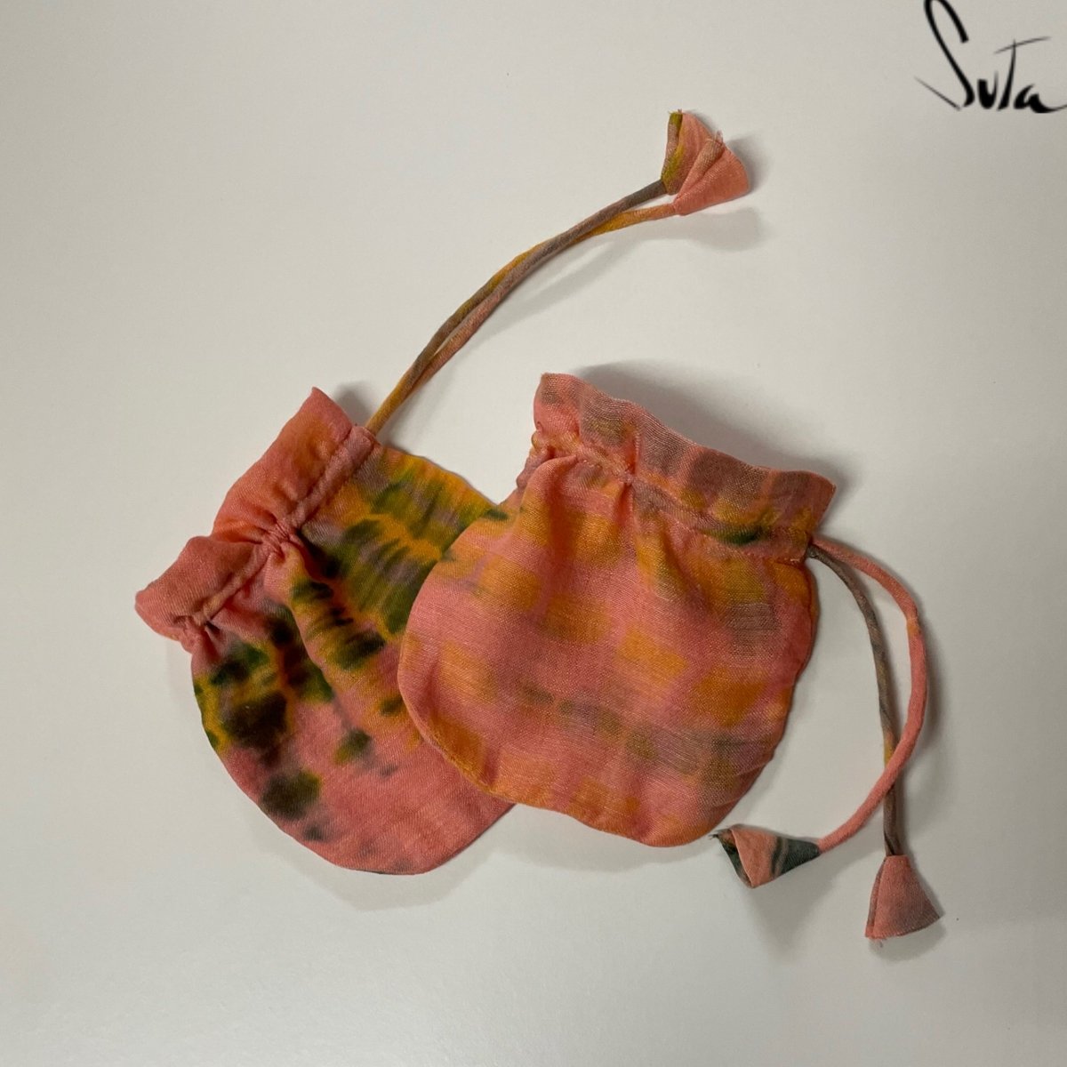suta.in Baby Strawberry Bubblegum (Baby Mittens) - view 2