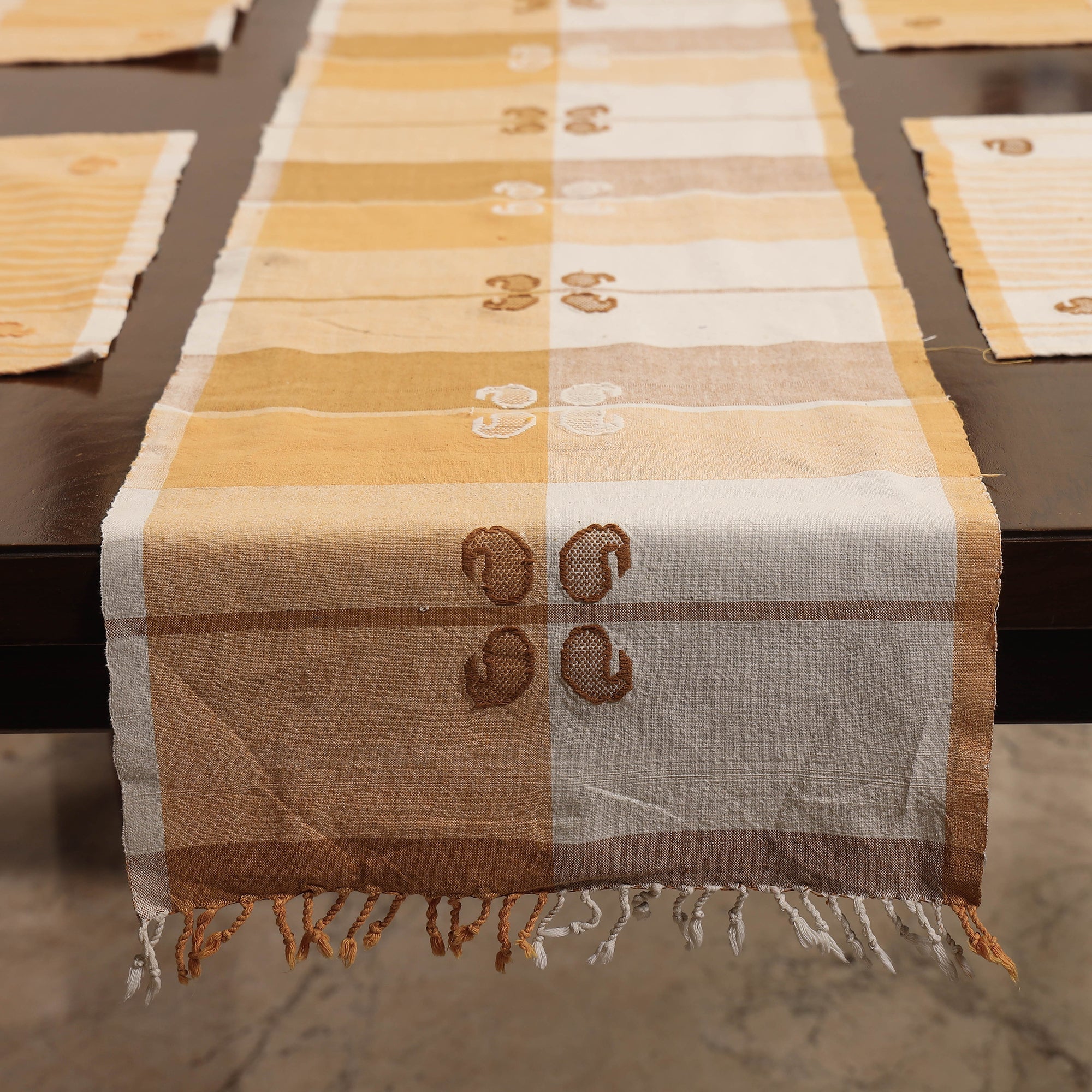 ANTARAN - CRAFTS OF INDIA Beige - Assam Weave Dining Table Runner & Set of 4 Placemats in Handloom Cotton - view 3