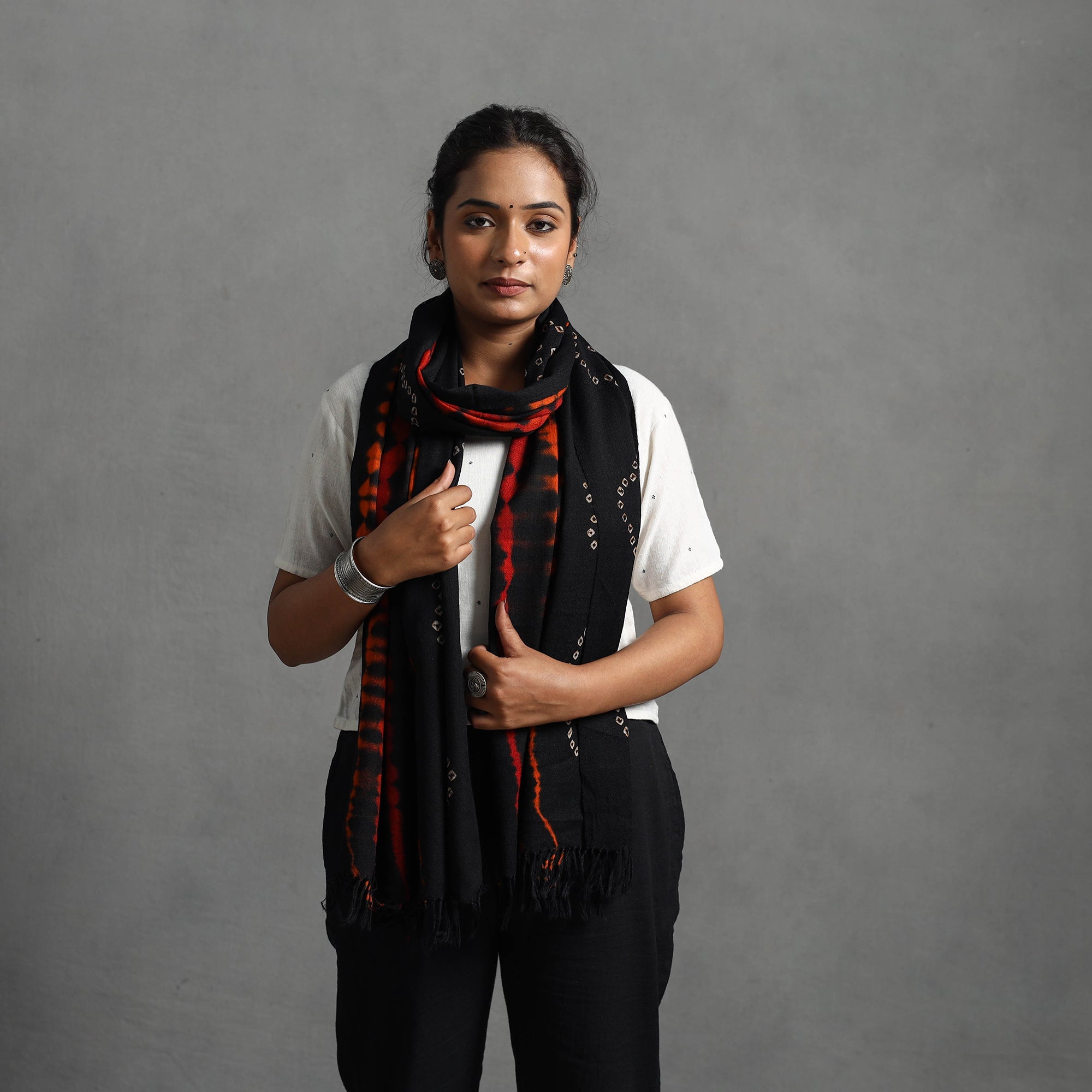 Shibori bandhani stole – VANKAR BHIMJI KANJI Black - Kutch Handwoven Woolen Shibori & Bandhani Stole 31