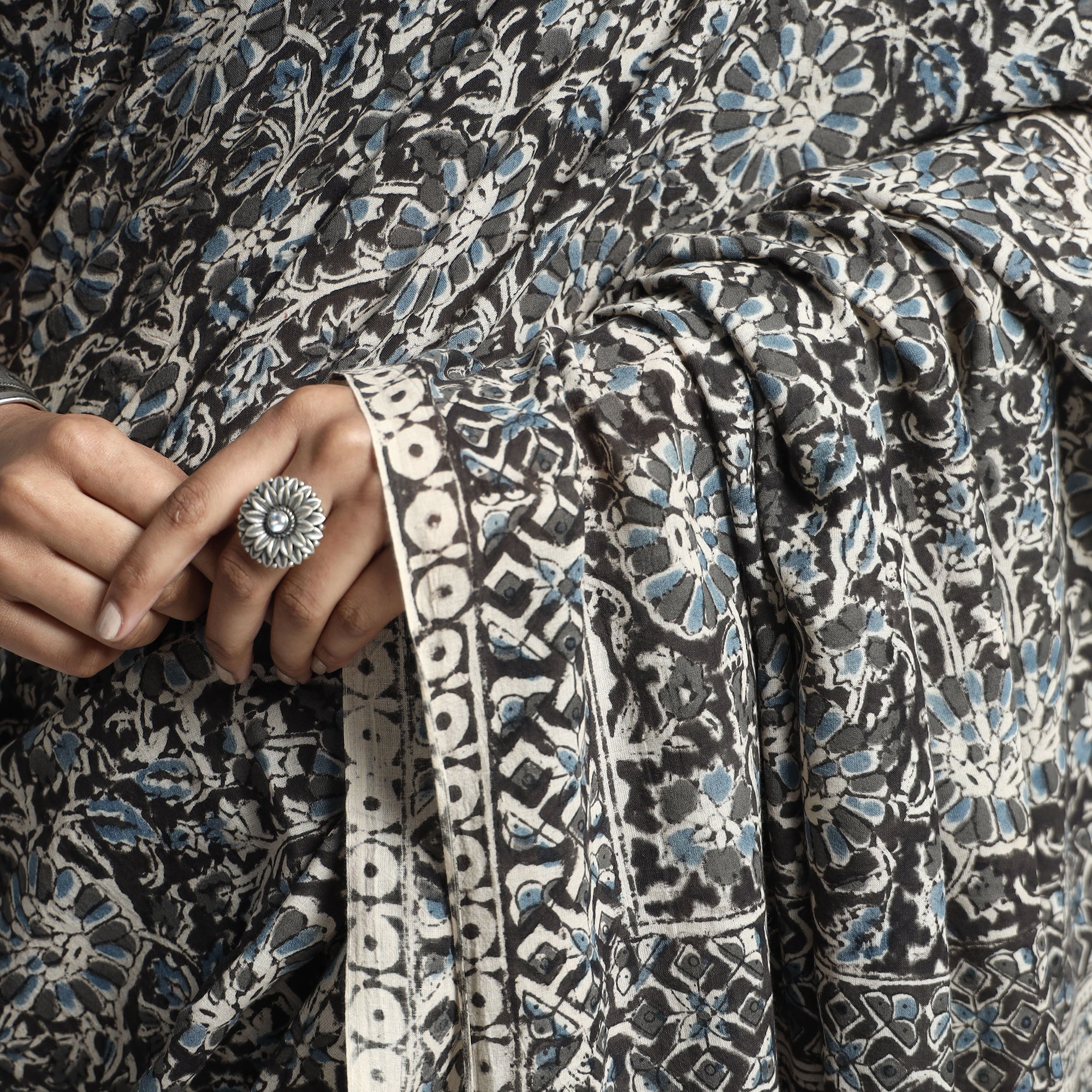 VENKATA BHANU KALAMKARI PEDANA Black - Pedana Block Print Cotton Kalamkari Saree - view 4