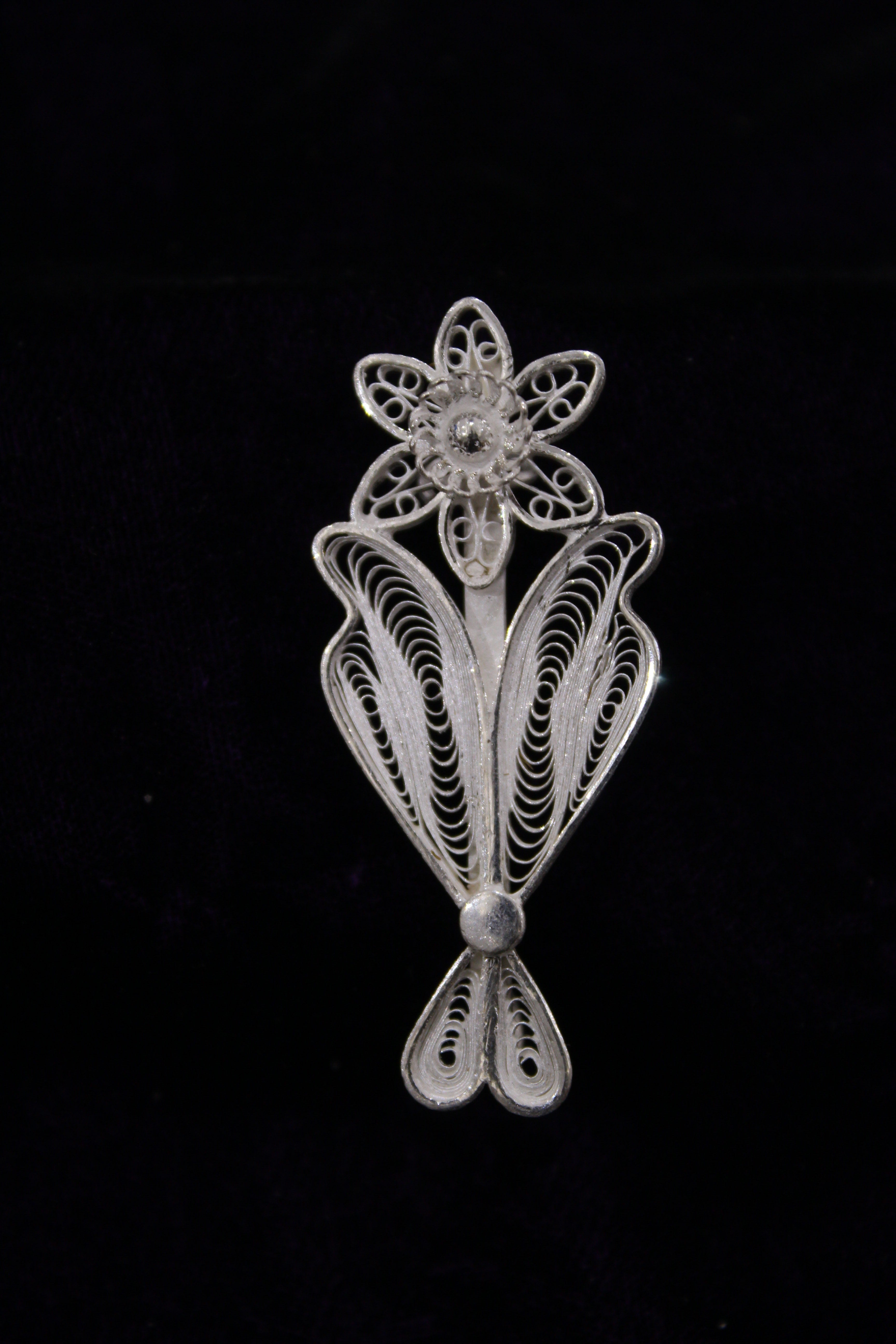 Indianvillez Flower Designer Silver Filigree Saree Pin
