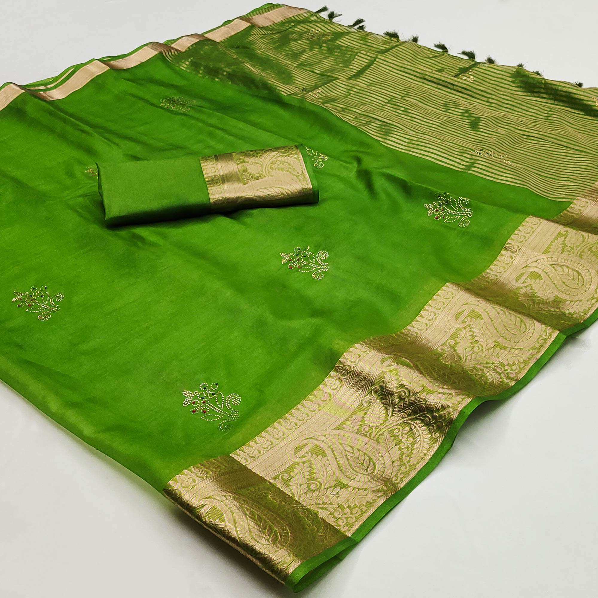 Green sarees – BlackTree green-floral-foil-with-woven-border-organza-saree-1