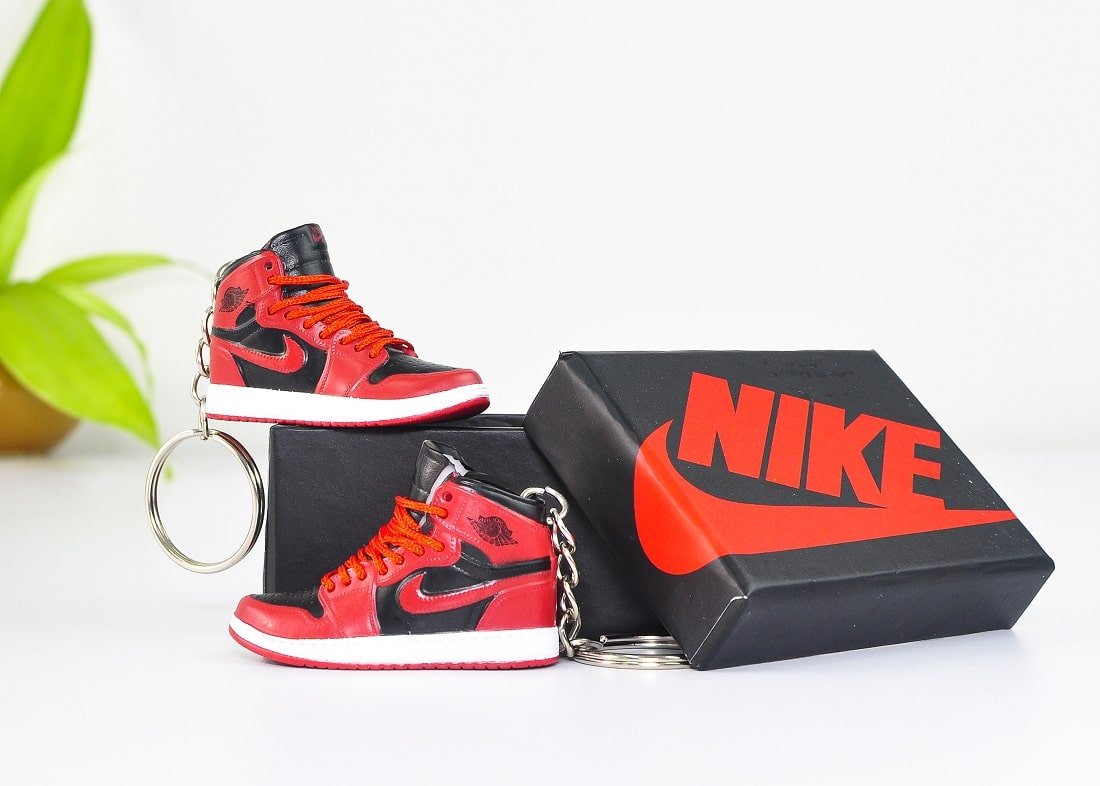 Kicks Machine 3D Sneaker Keychain With Box - AJ1 Varsity Red 1985