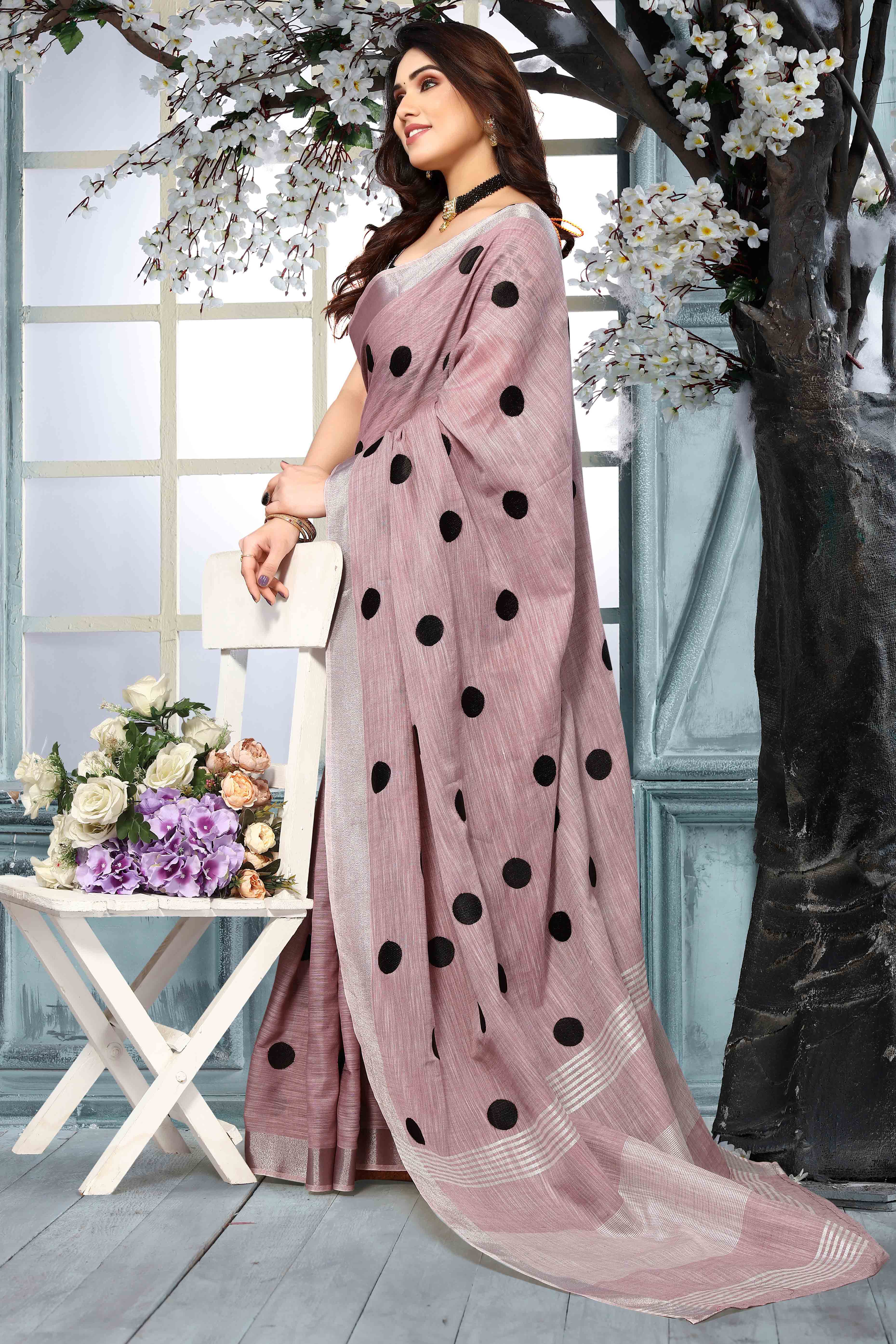 Peachmode Mauve Embroidered Linen Cotton Saree With Zari Border - view 3