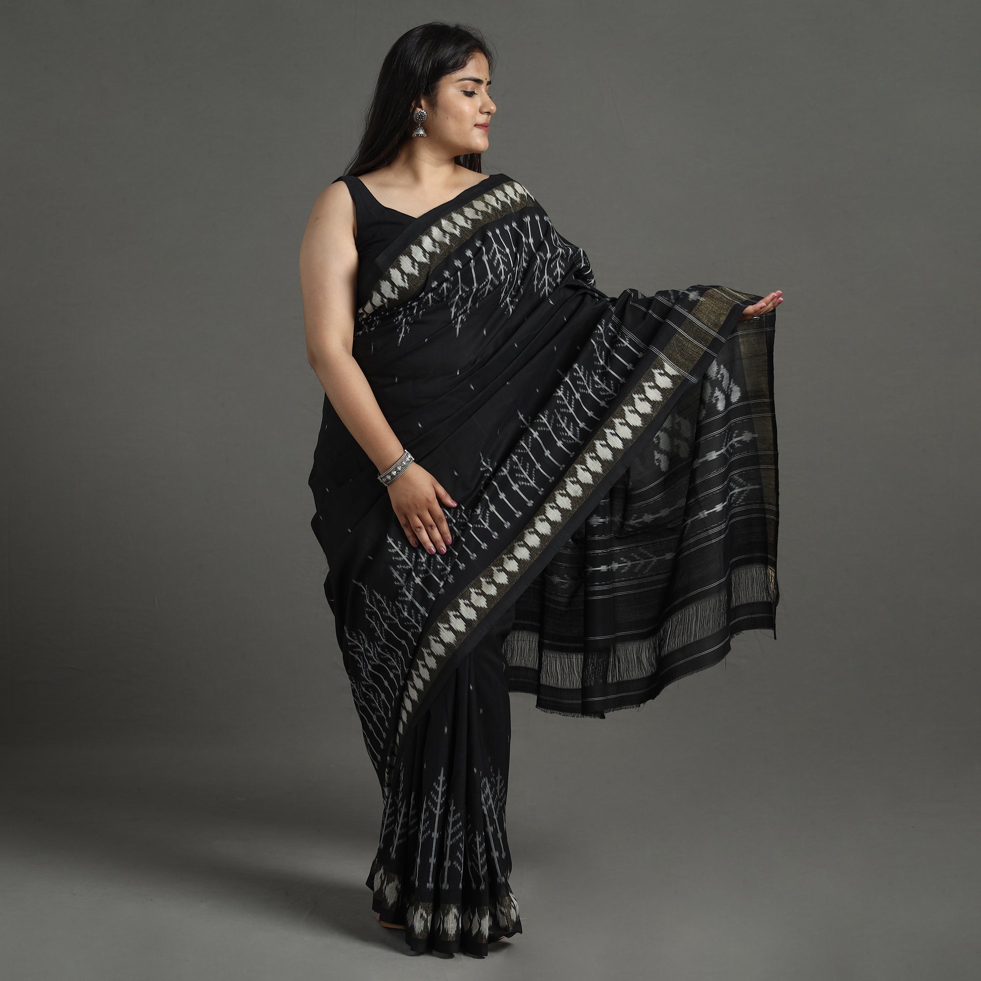 POCHAMPALLY IKAT WEAVES BY GOVARDHAN Black - Pochampally Ikat Weave Pure Handloom Cotton Saree 09 - view 2
