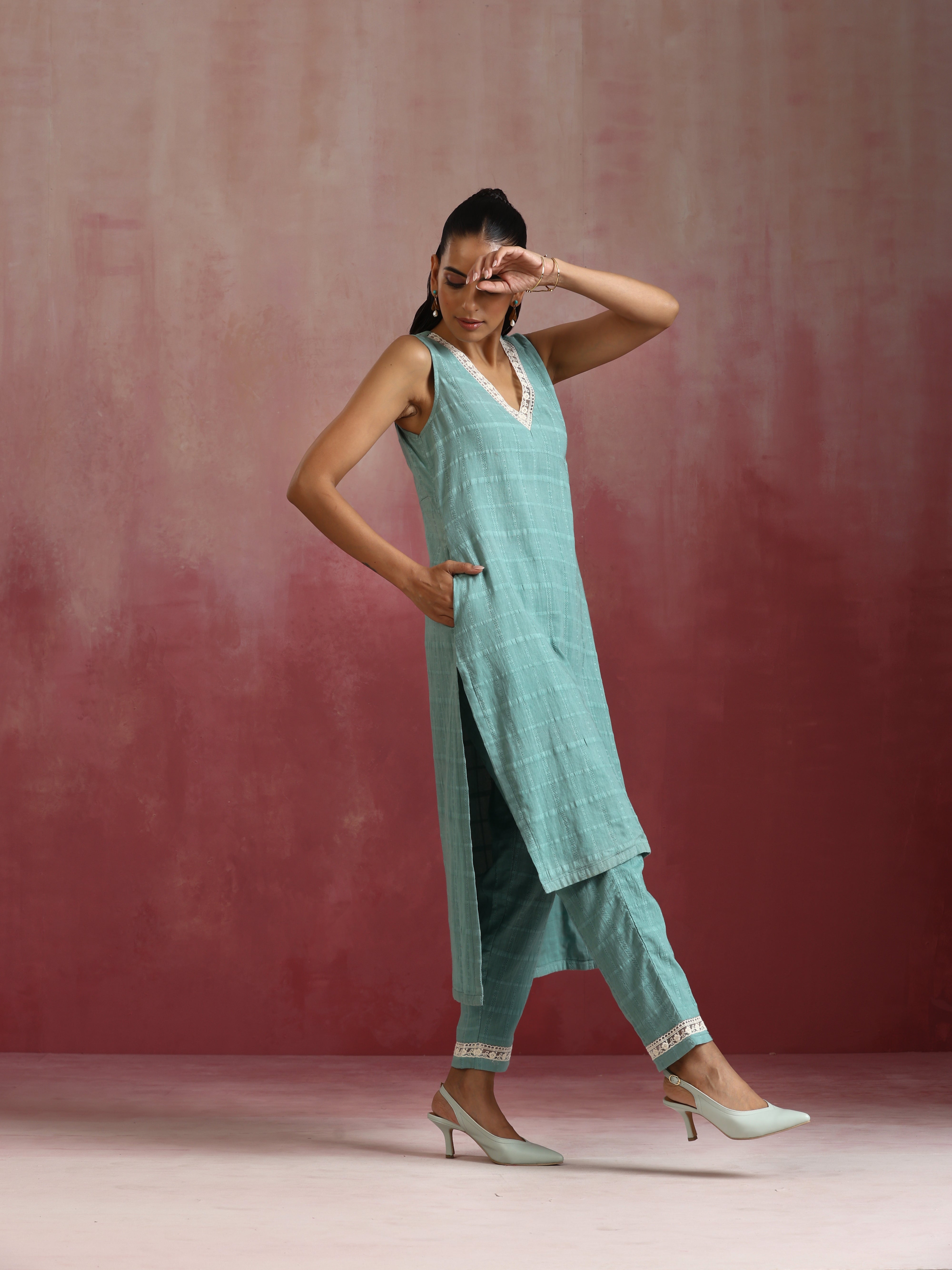 trueBrowns Aqua Blue Cotton Dobby High low Kurta Set - view 2