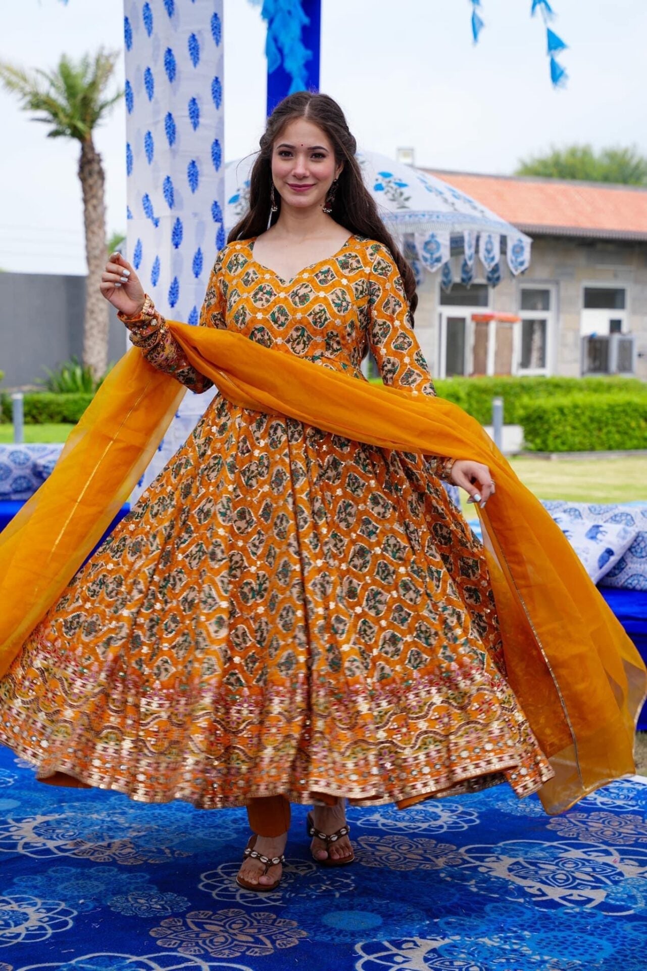Idaho-o Sana heavy embroidered suit set