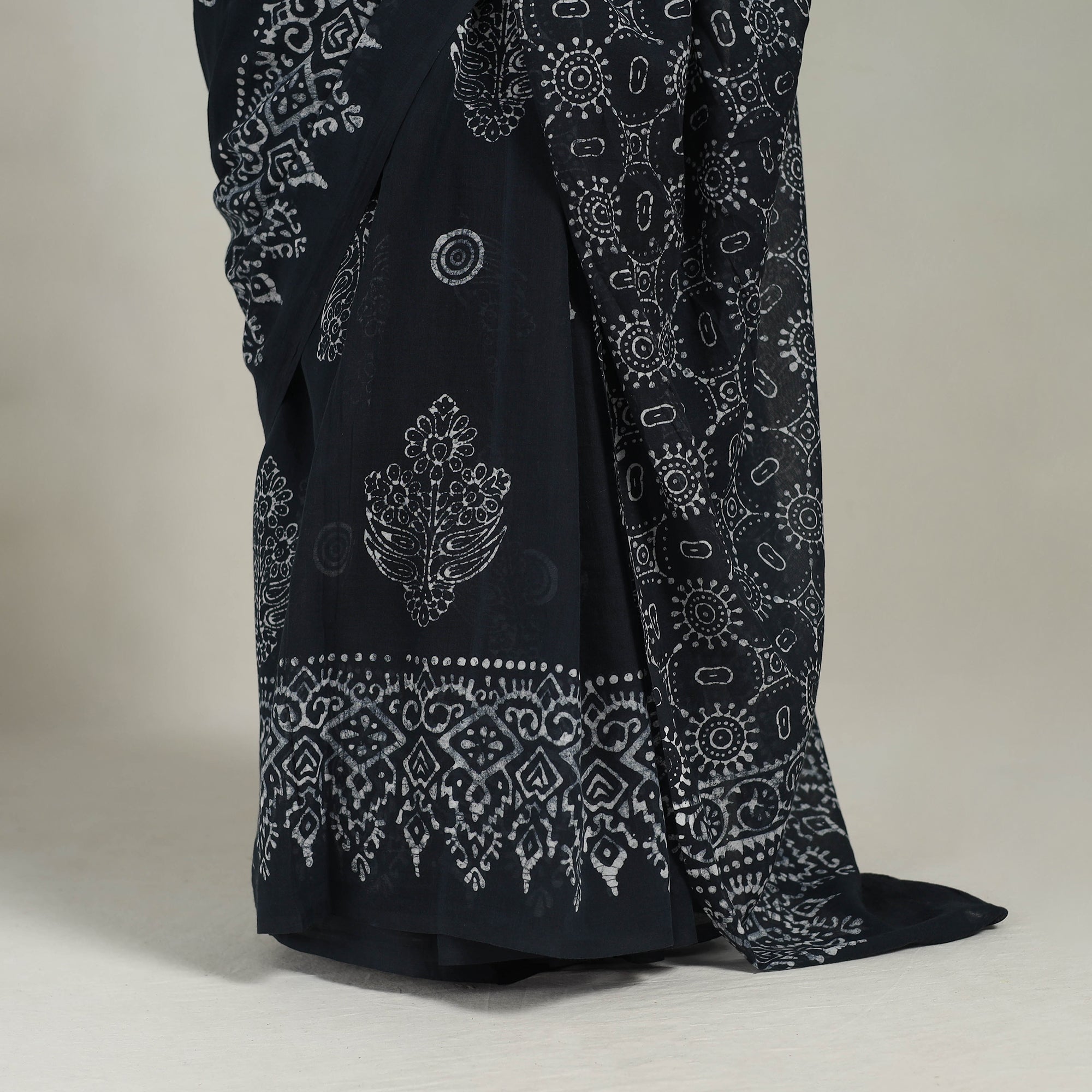 BATIK BY MD. SHARIFF Black - Cotton Hand Batik Print Saree 02 - view 5