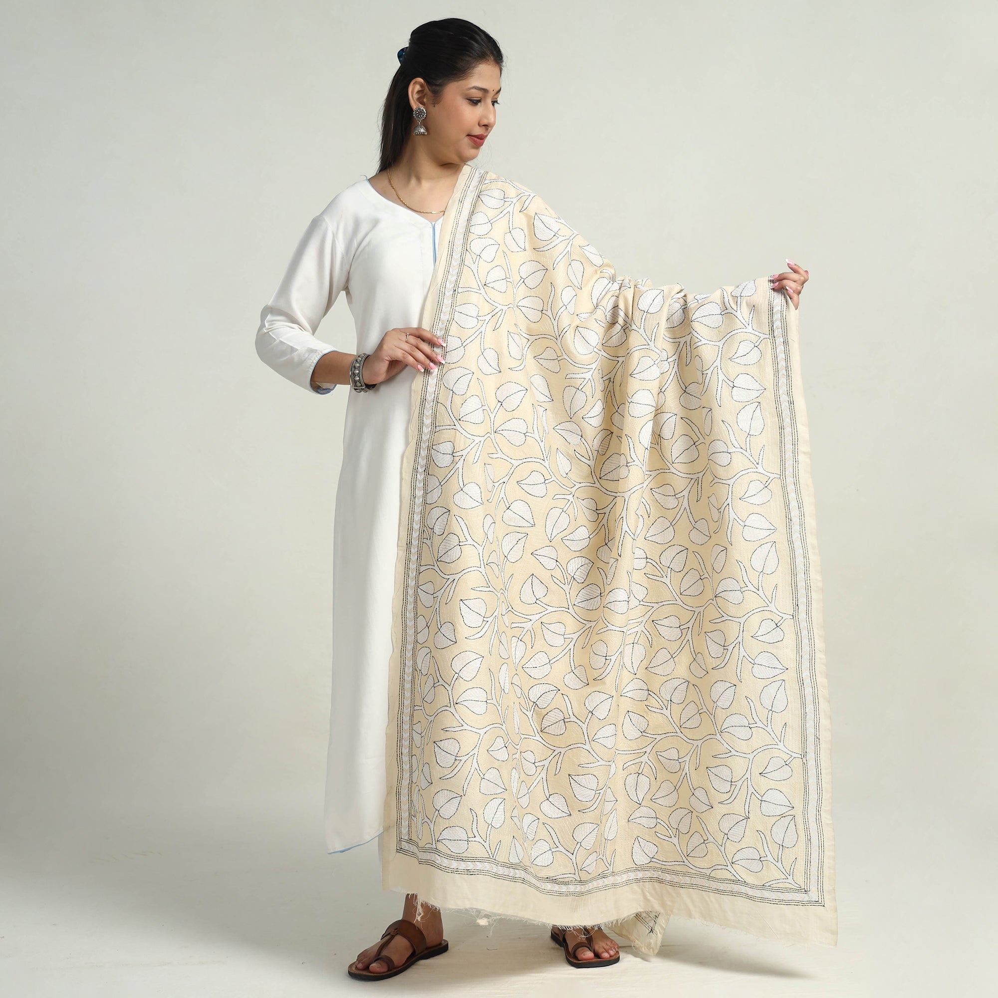 KHUSHBASH - HAPPY LOOM OF EAST Beige - Bengal Kantha Hand Embroidery Art Silk Handloom Dupatta 10