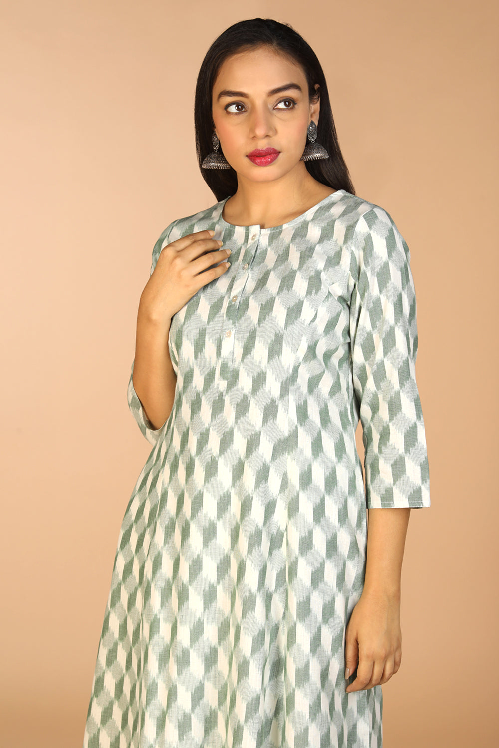 Kalanjali Ethnics Handwoven cotton Pochampally Ikat kurta - view 2