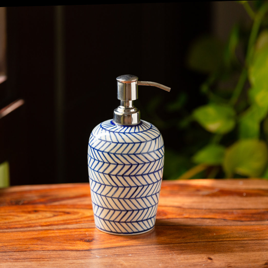 EXCLUSIVELANE 'Indigo Chevron' Handpainted Ceramic Lotion/Liquid Soap Dispenser
