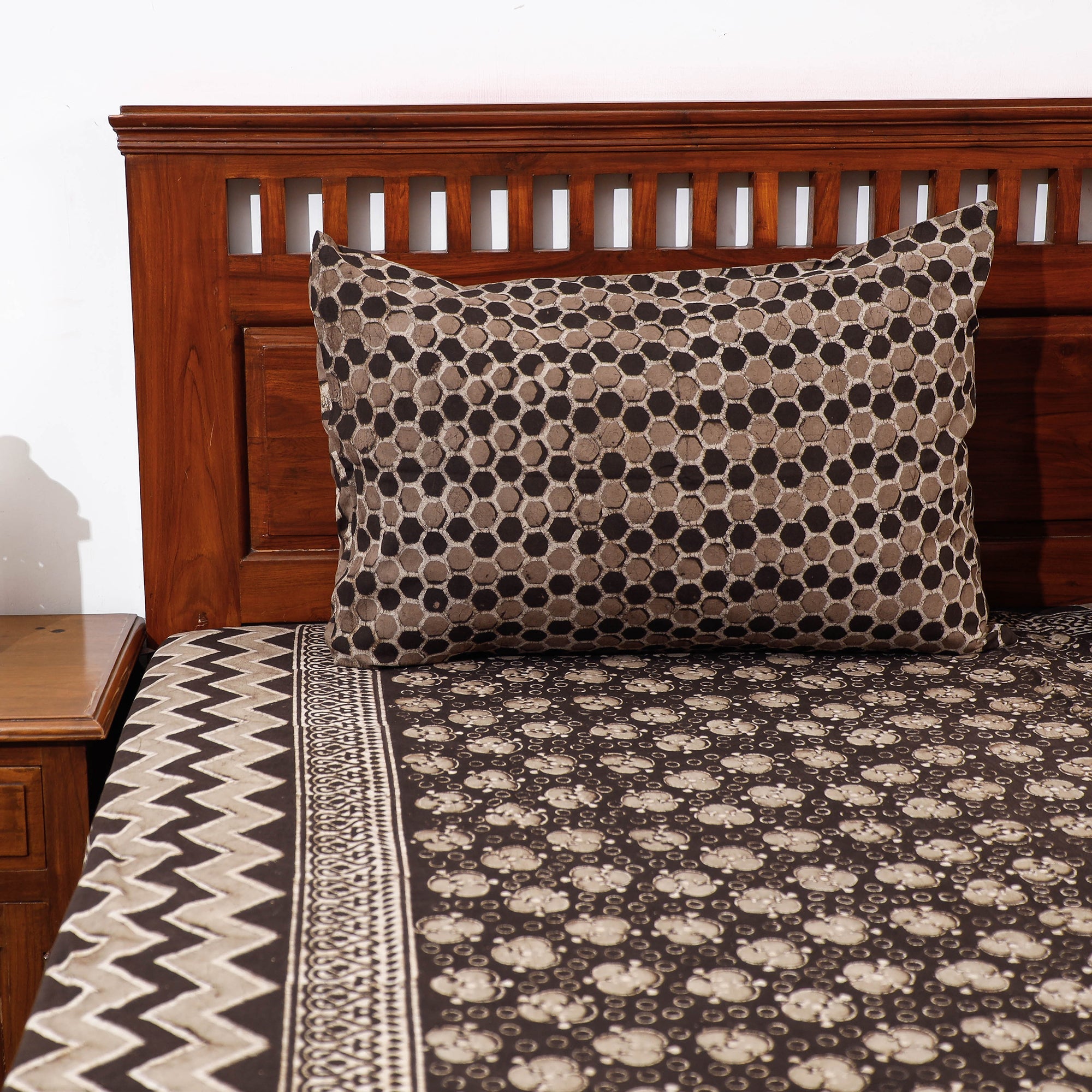 HAVELI CHRONICLES Brown - Pipad Block Printed Cotton Double Bed Cover with Pillow Covers (108 x 90 in) - view 2