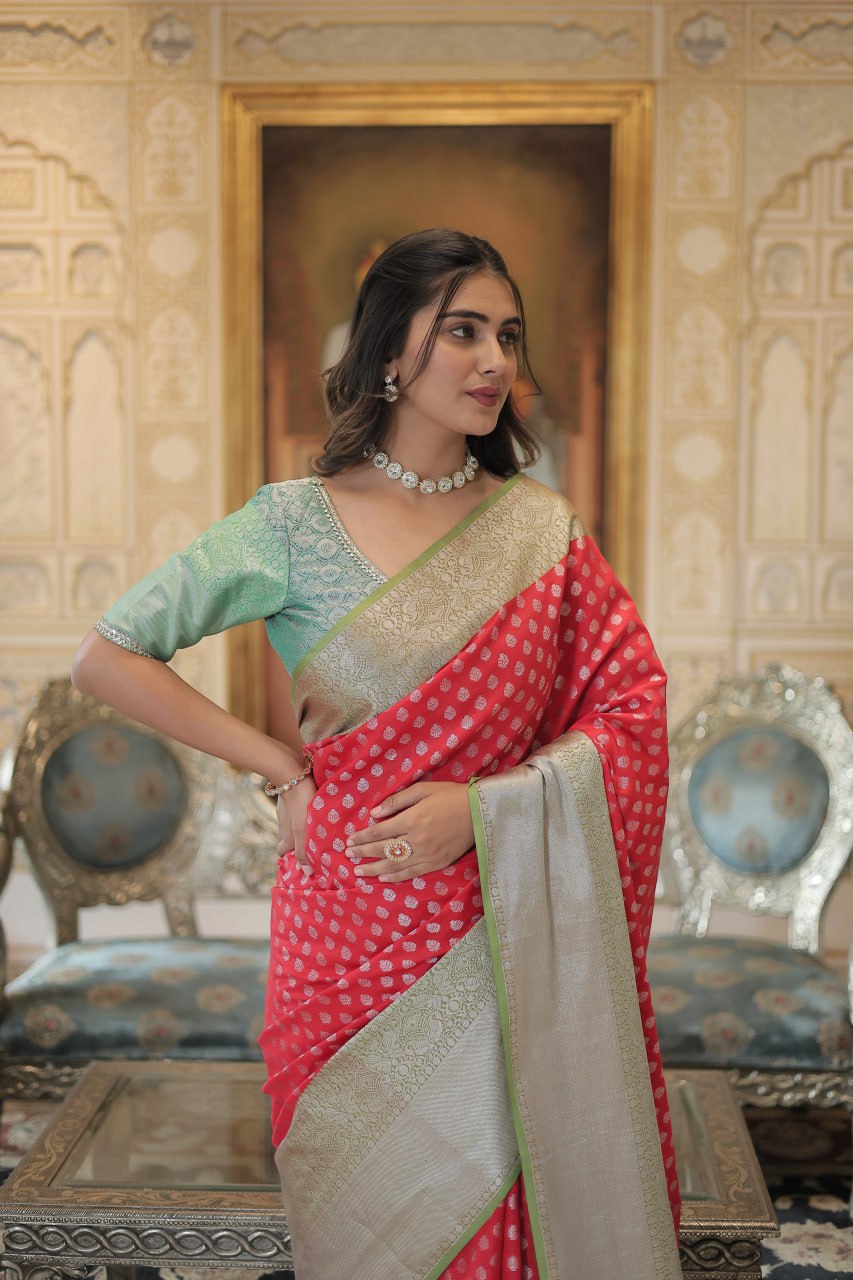 Clothsvilla Red Classic Kanjivaram Silk Saree with Zari Weaving - view 4