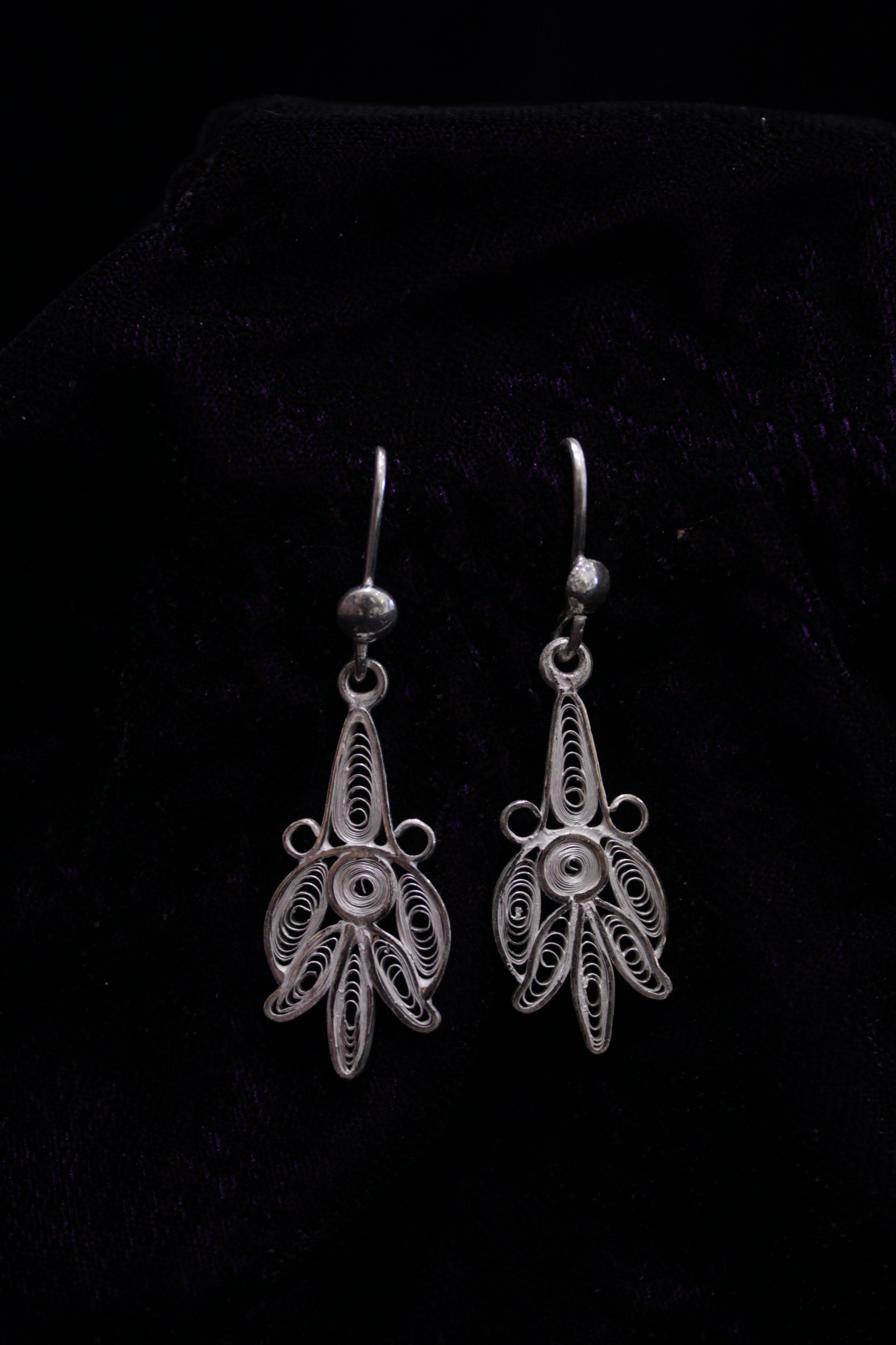 Indianvillez Lotus Design Silver Filigree Earring Set - view 2