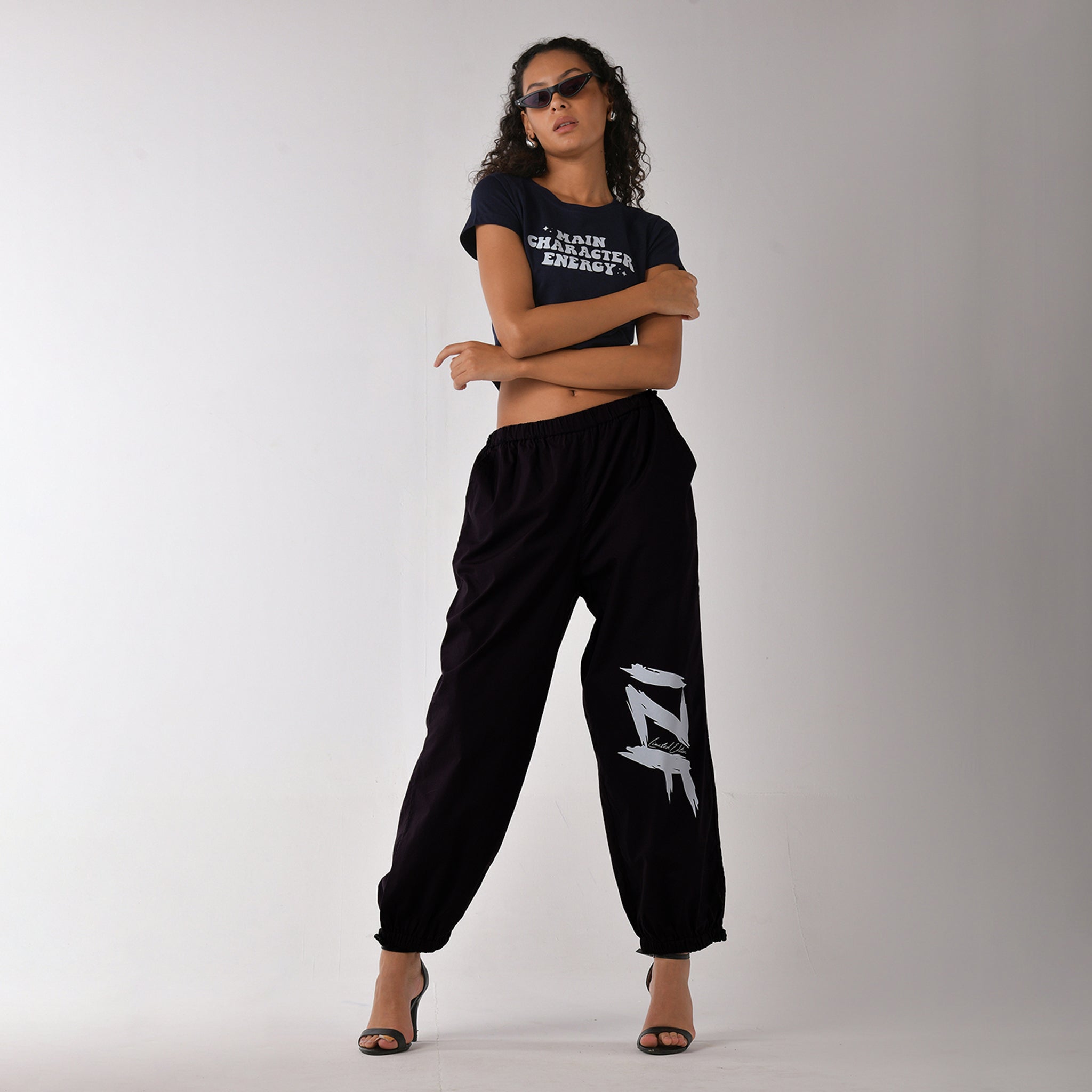 Printed limited edition – IZF Printed "Limited edition" parachute pants for women in Black