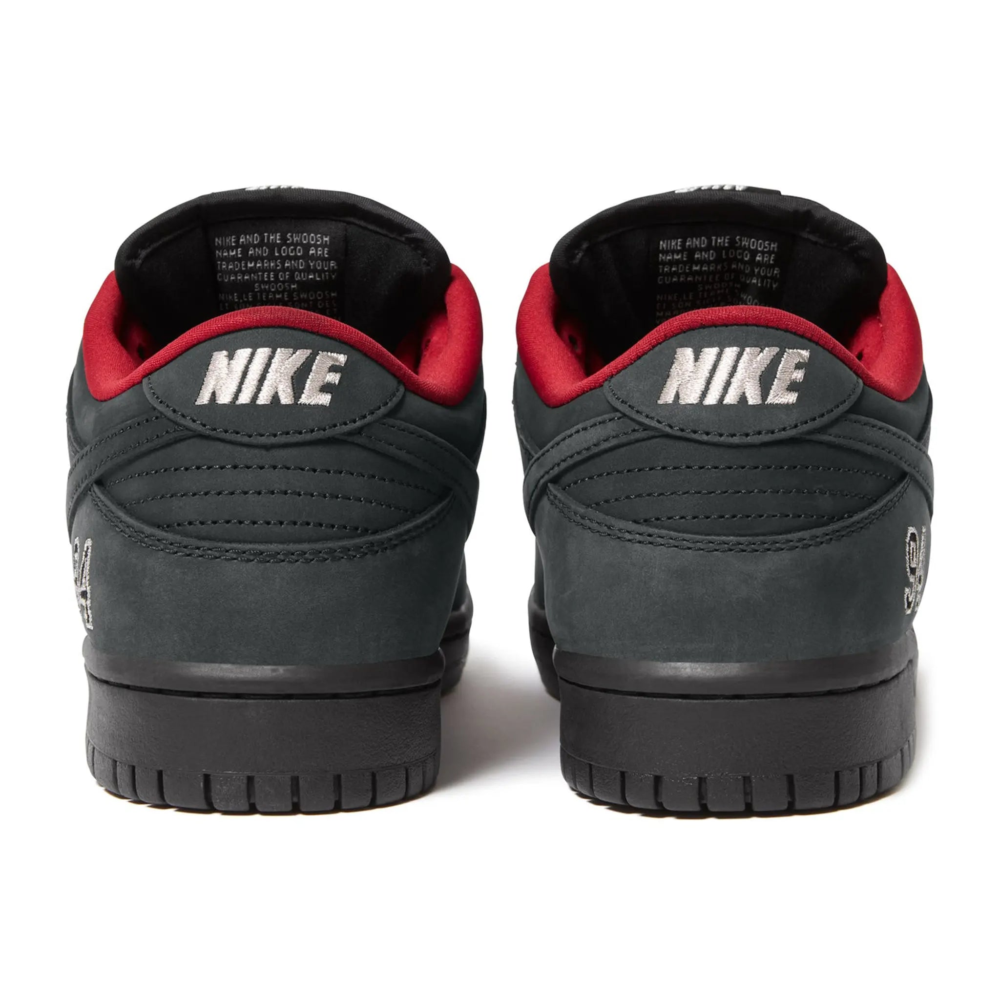 Supreme x Nike SB Dunk Low Black - view 4