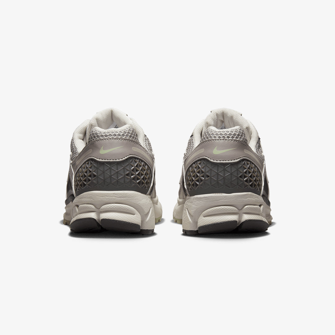 Nike | ZOOM VOMERO 5 { COBBLESTONE/LIGHT BONE-LIGHT BONE - view 2