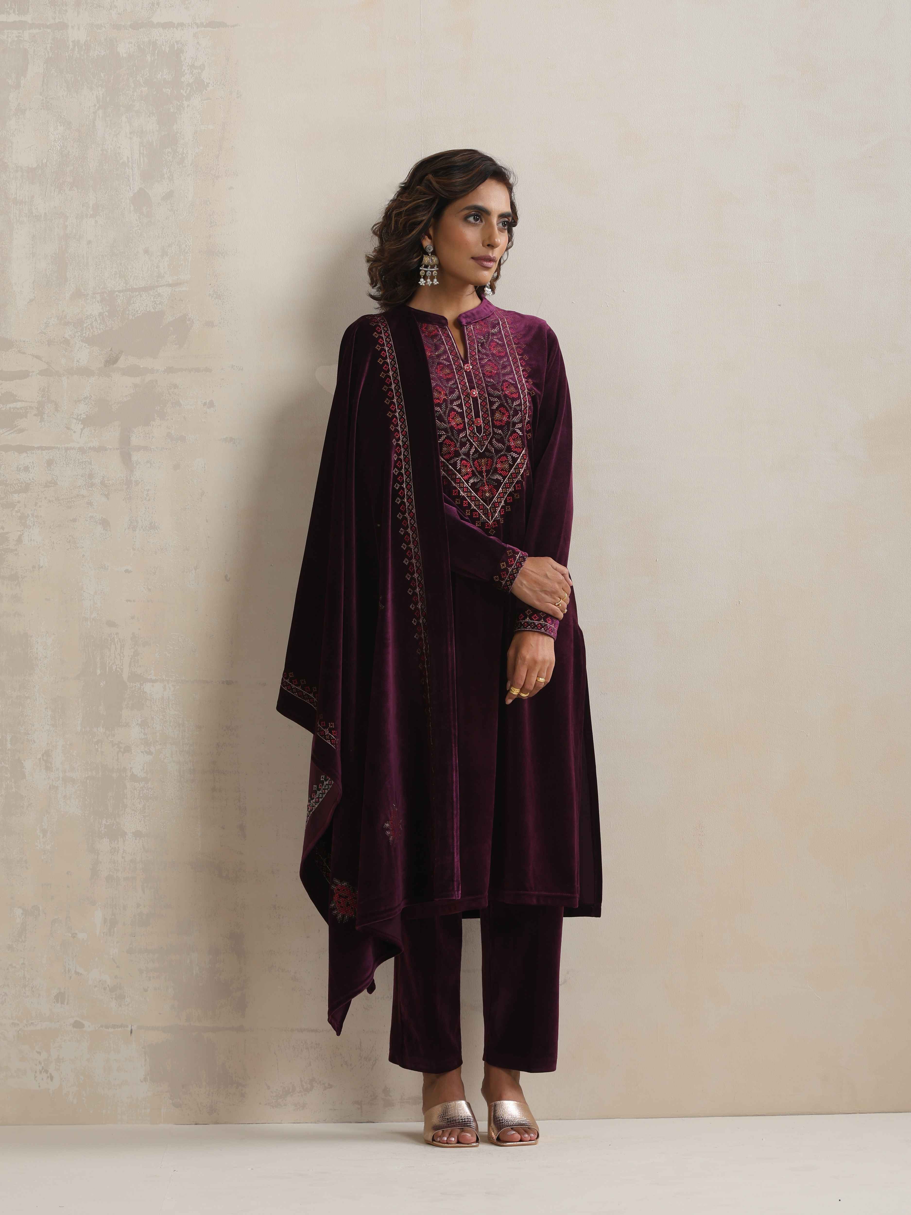 trueBrowns Purple Velvet Floral Embroidered Kurta Pant Dupatta Set - view 2