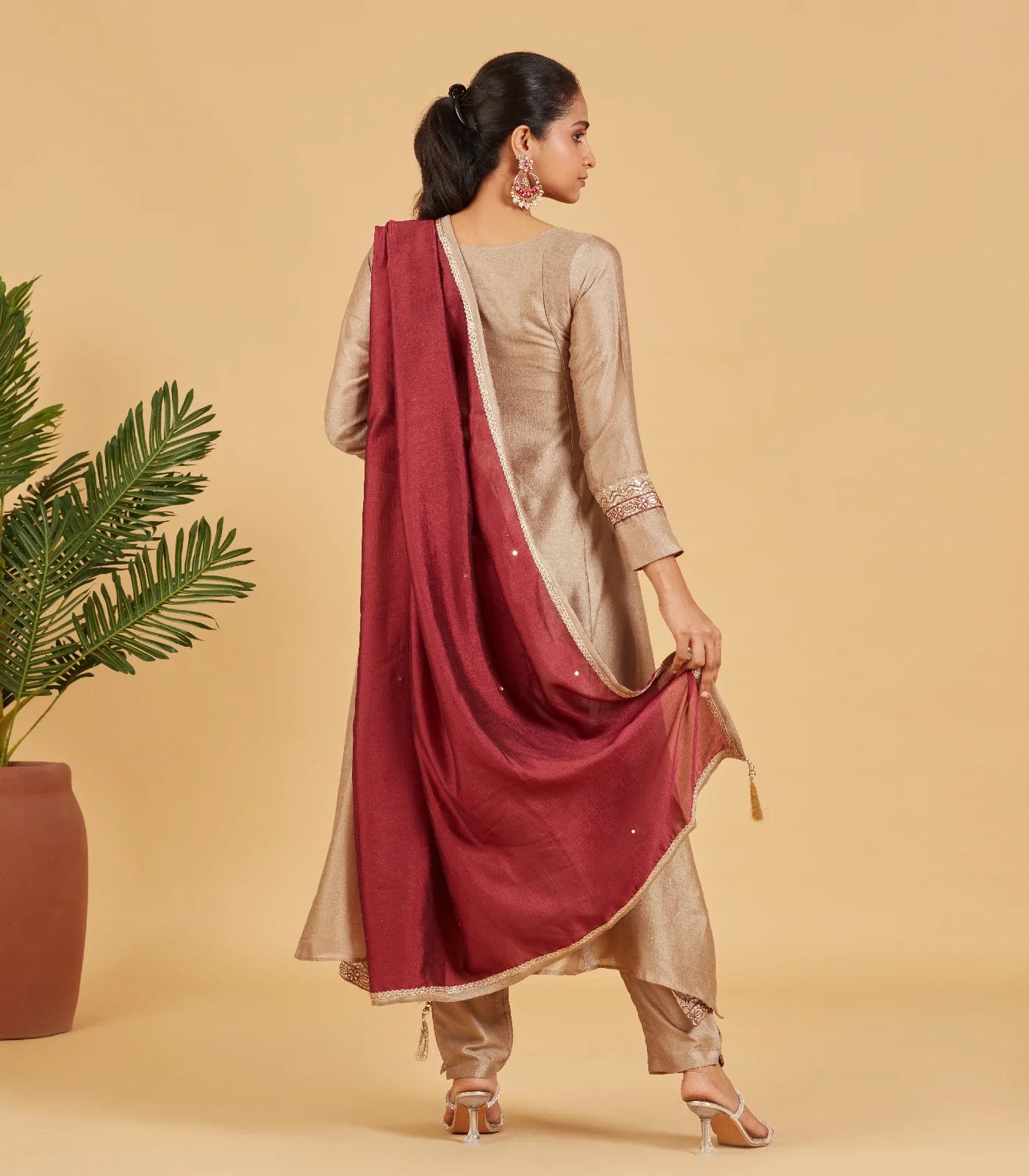 RmKV Taupe Kurta Set With Contrast Wine Dupatta - view 4