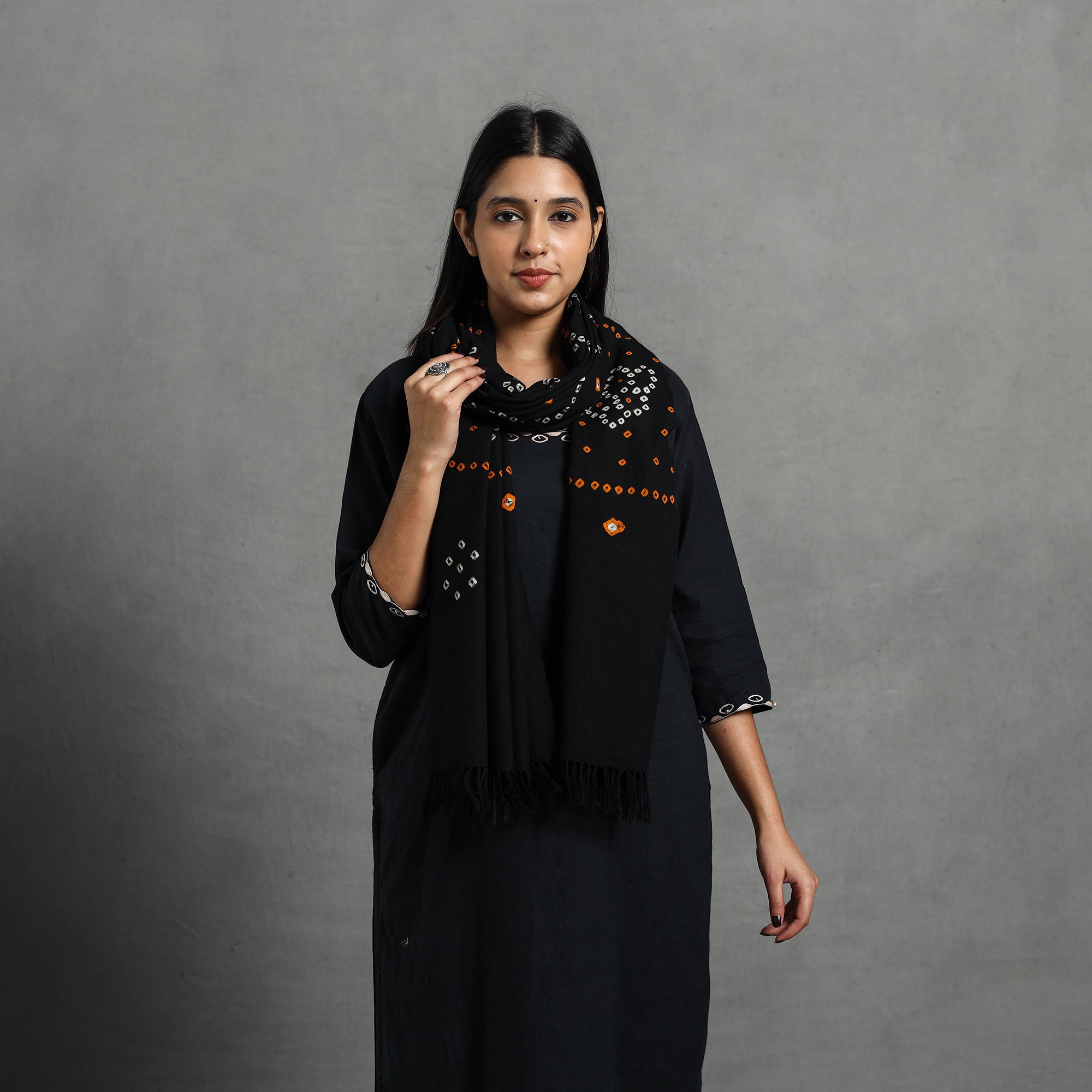 VANKAR BHIMJI KANJI Black - Kutch Handwoven Merino Wool Tie-Dye Bandhani Stole 26