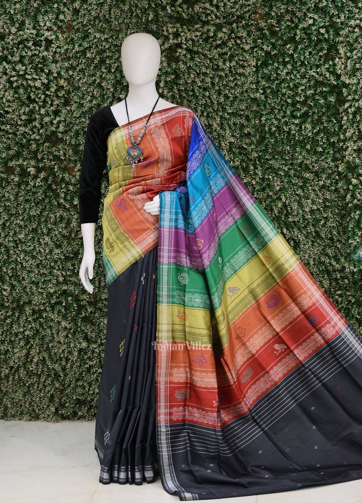IndianVillèz Black Pasapali Double Pallu Berhampuri Silk Saree