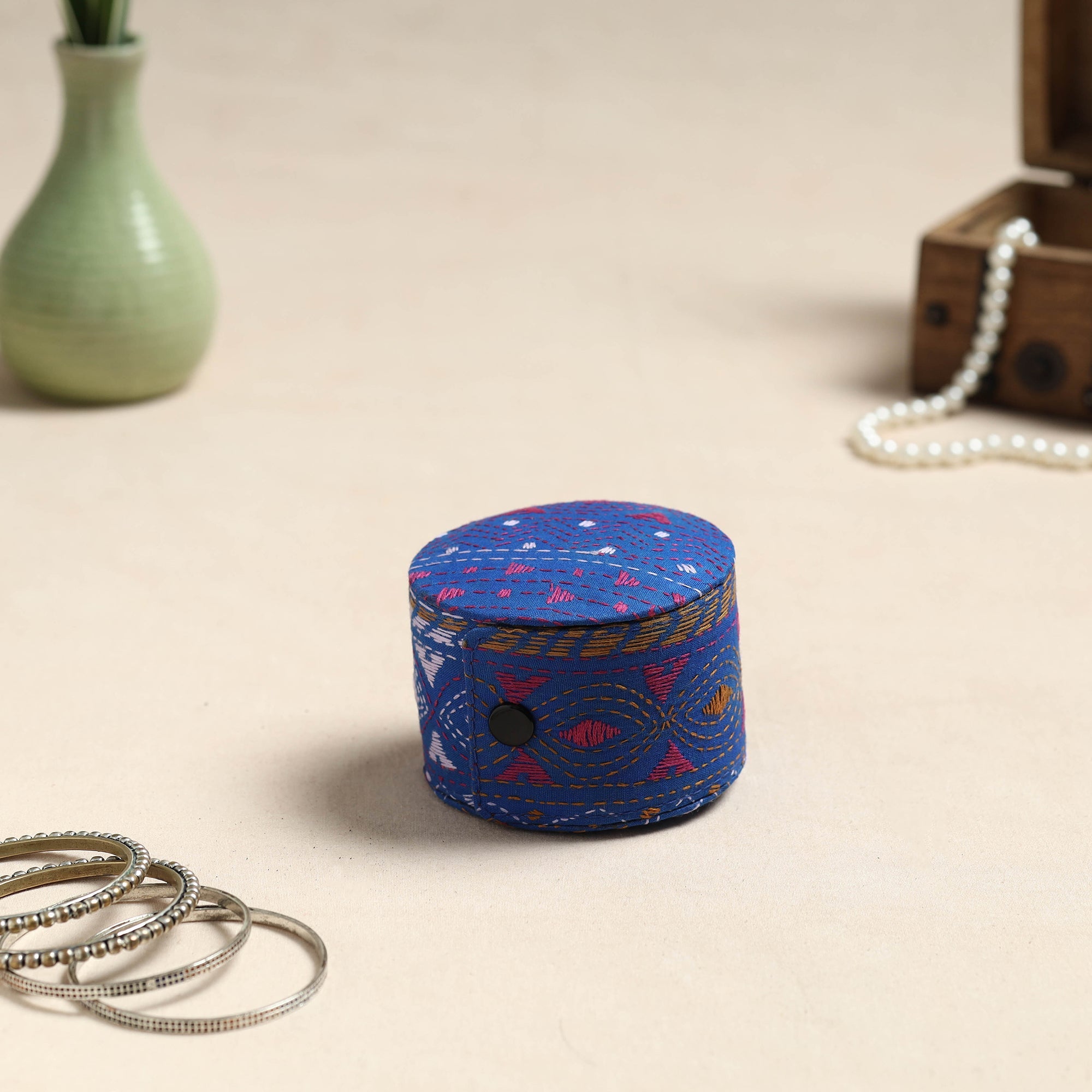 ASALKAAR Bengal Kantha Work Handcrafted Bangle Box (Small)