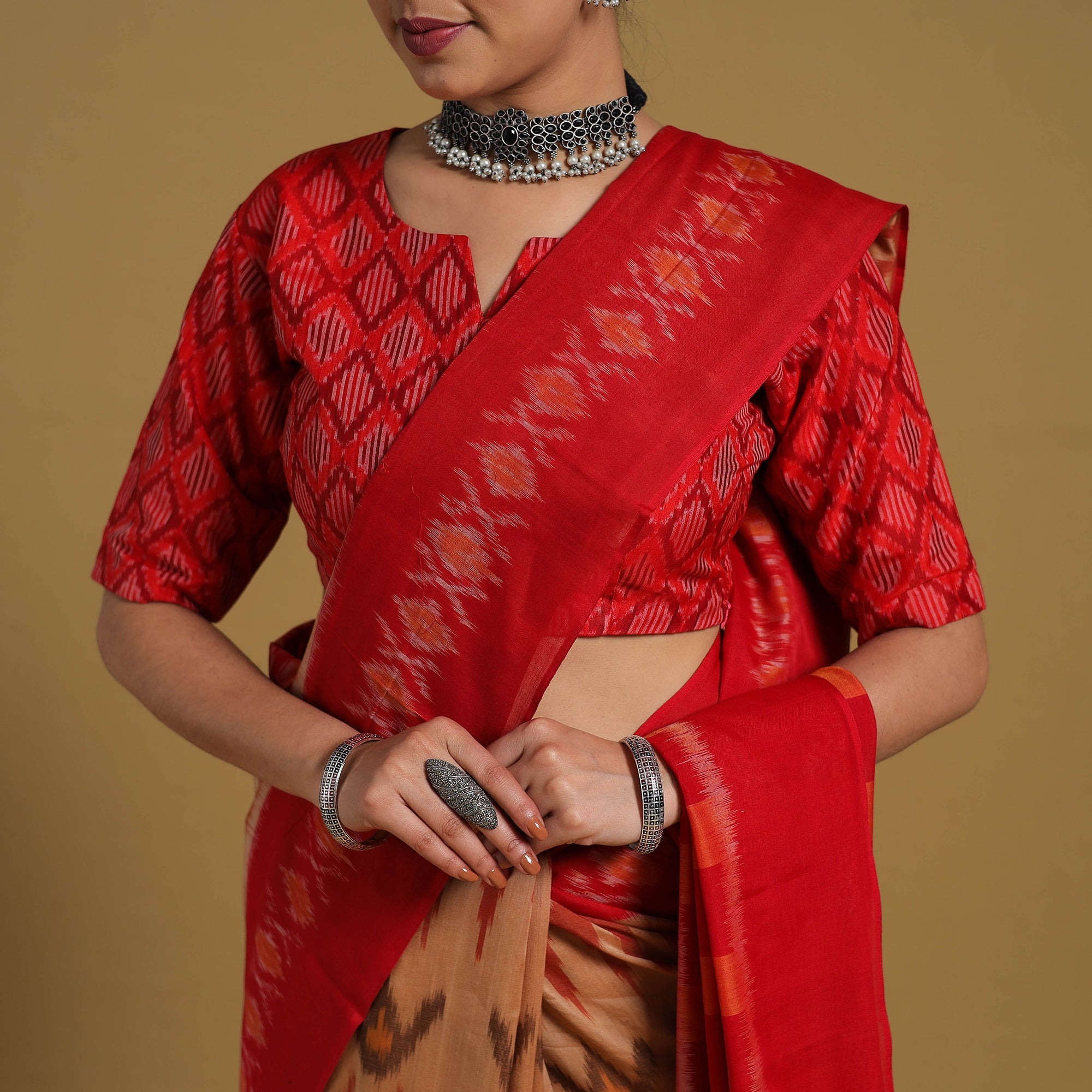 SOUTH KARGHA Beige - Telia Rumal Handloom Cotton Pochampally Double Ikat Saree 12 - view 4
