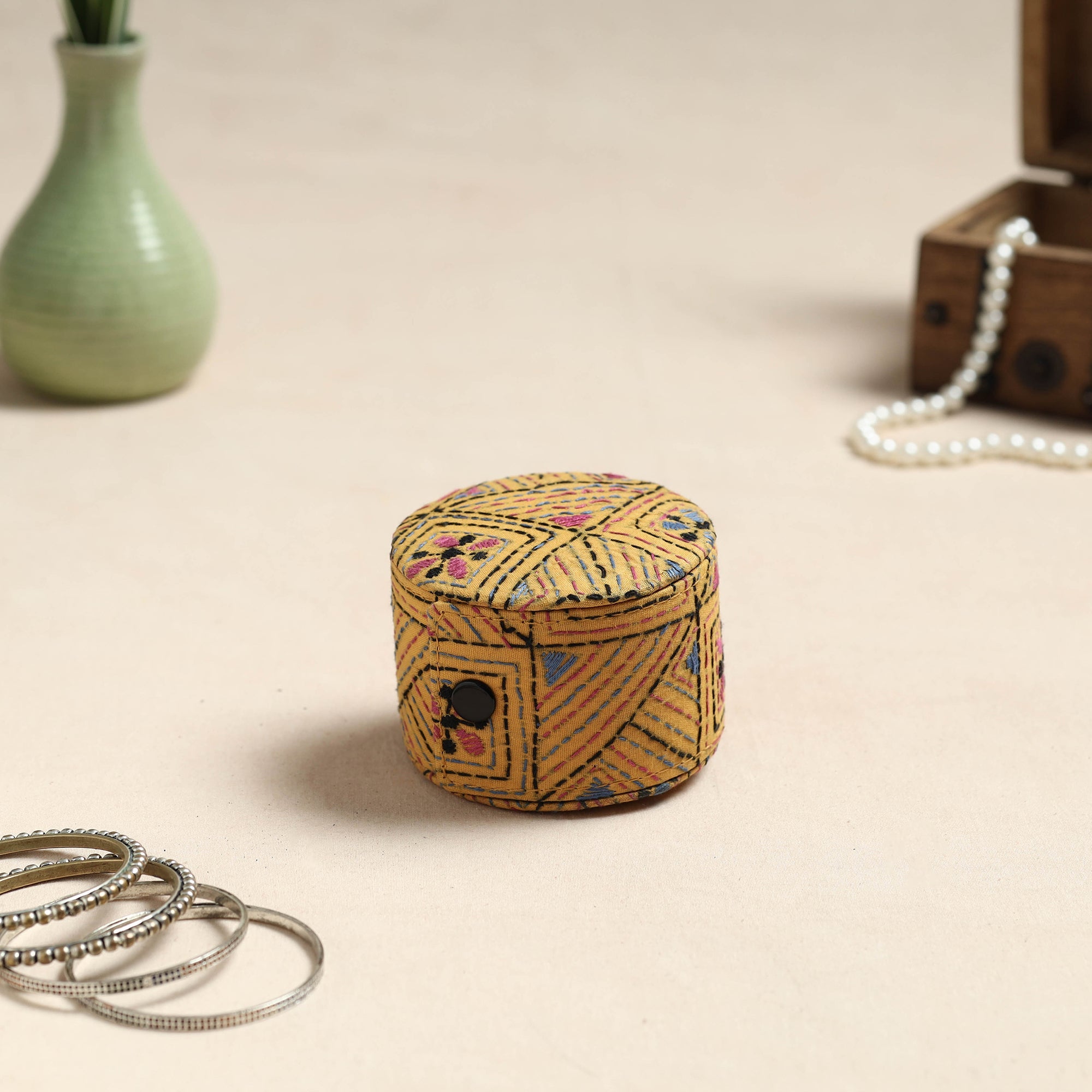 ASALKAAR Bengal Kantha Work Handcrafted Bangle Box (Small)