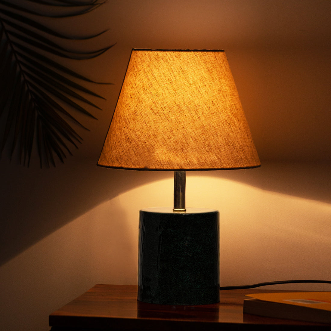 EXCLUSIVELANE 'Forest Trek' Handcrafted Table Lamp In Iron (16 Inch, Bottle Green)