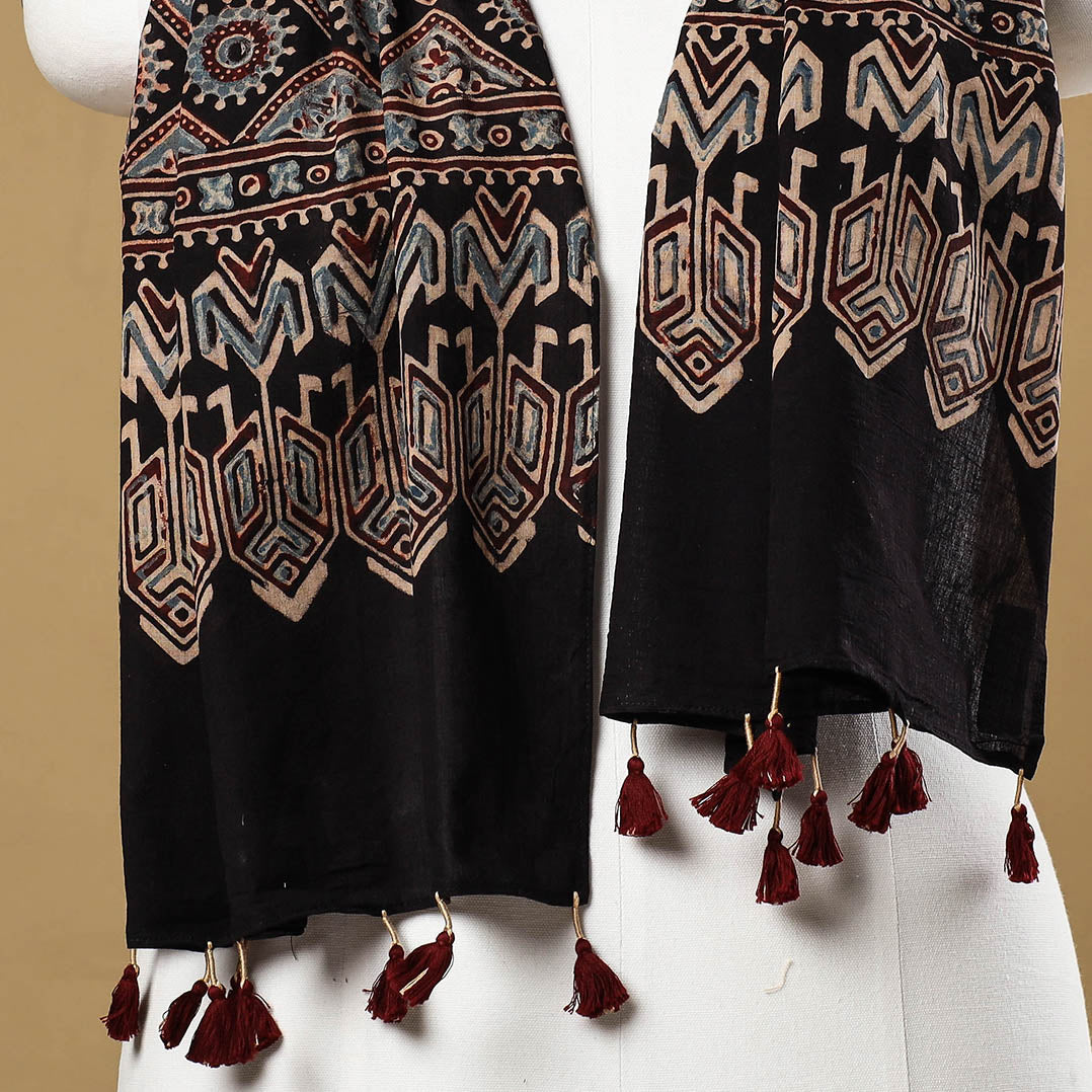 RIYAZ ABDULMAJID KHATRI - AJRAKH Black - Ajrakh Block Printed Mul Cotton Stole with Tassels - view 3