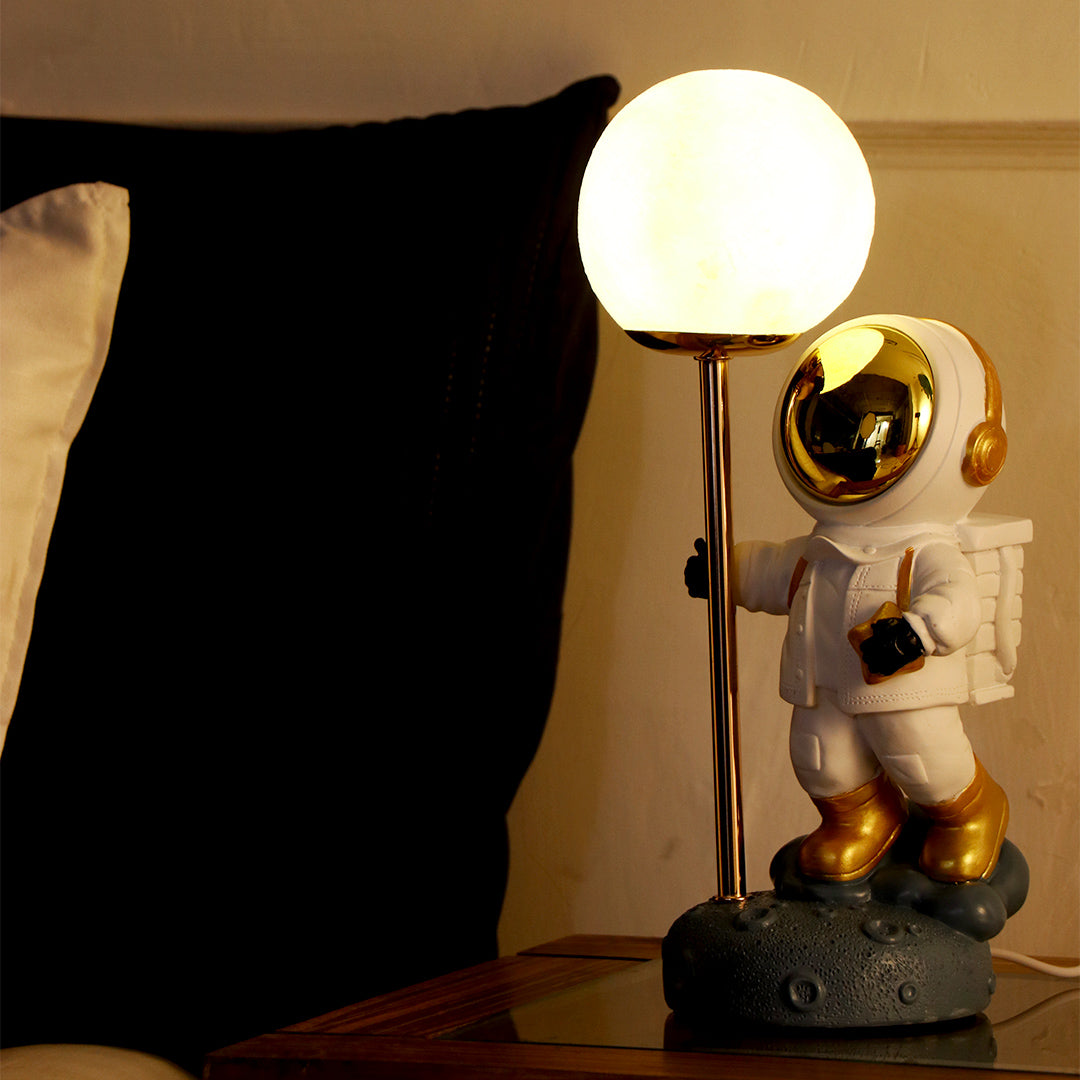 Kush Trading Astronaut Moon Lamp - view 2