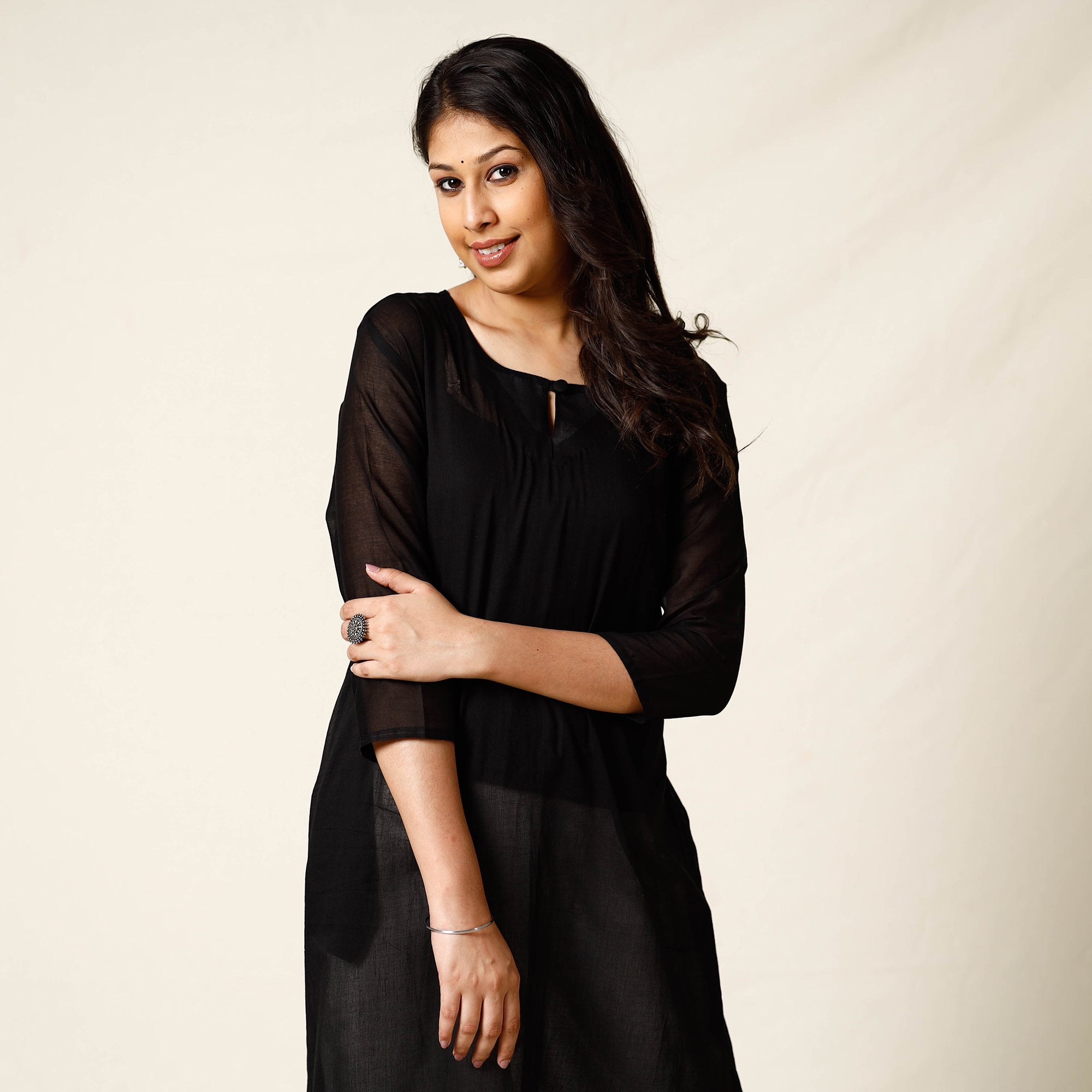 Black - Mulmalai Cotton Plain Dyed A-Line Long Kurta 32 - view 4