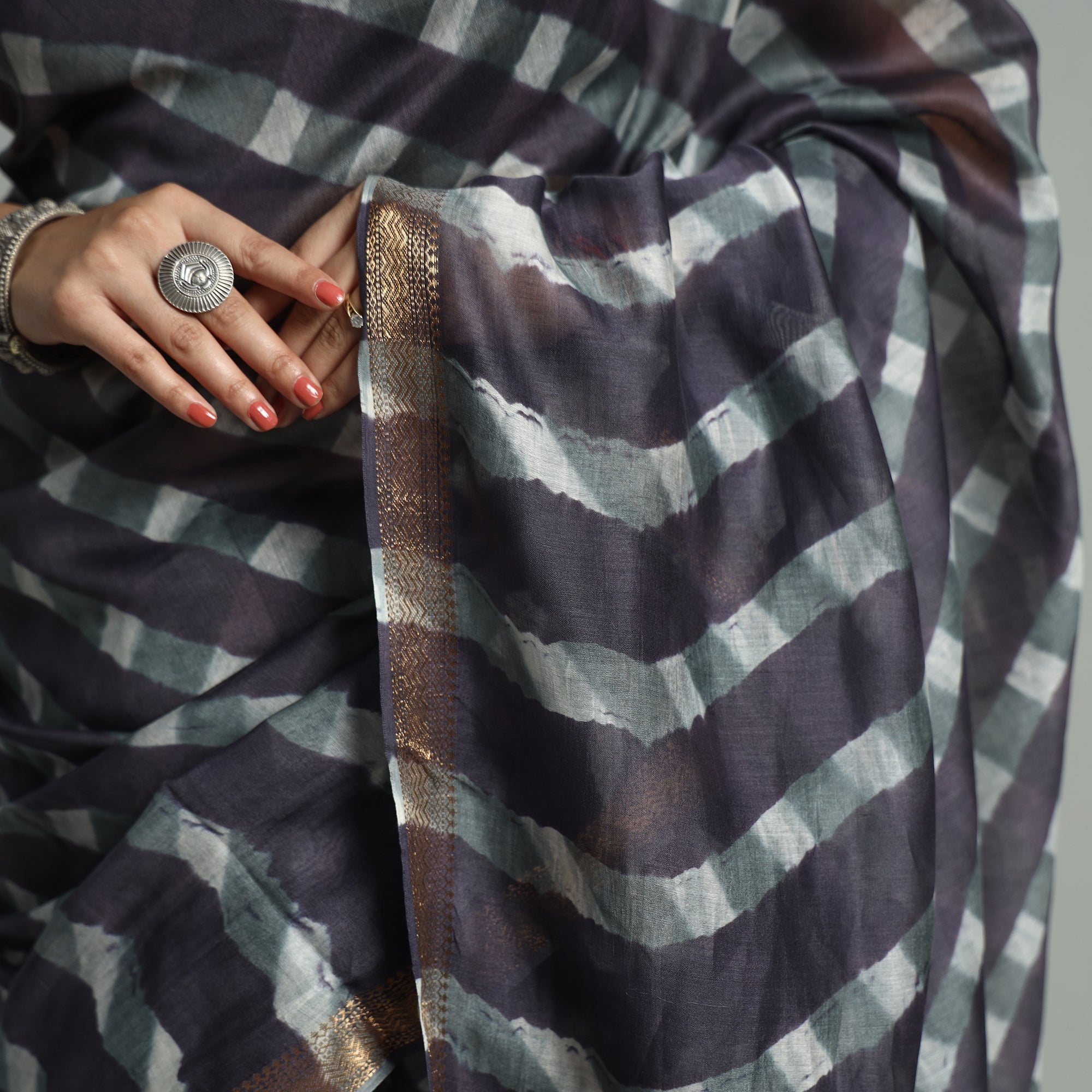 LEHARIYA BY BADSHAH MIYAN Black - Leheriya Tie-Dye Mothra Chanderi Silk Saree with Zari Border 45 - view 4
